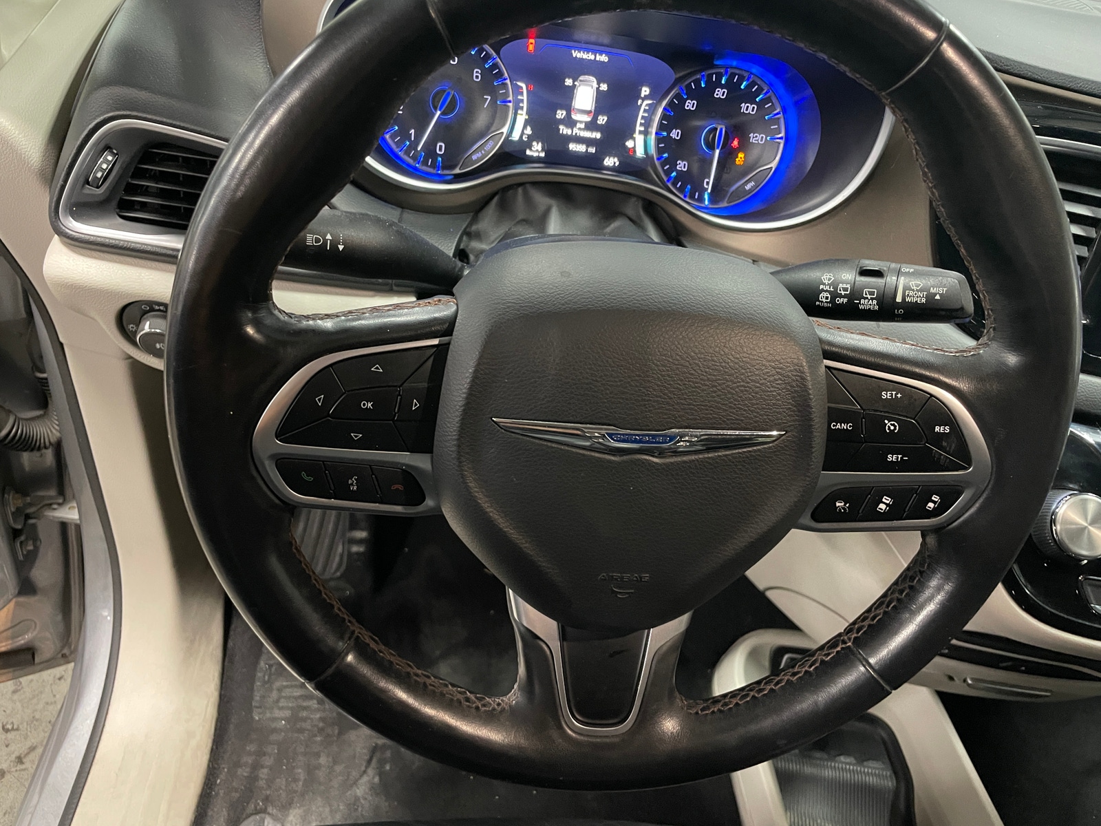 Thumbnail: 2018 Chrysler Pacifica - 4