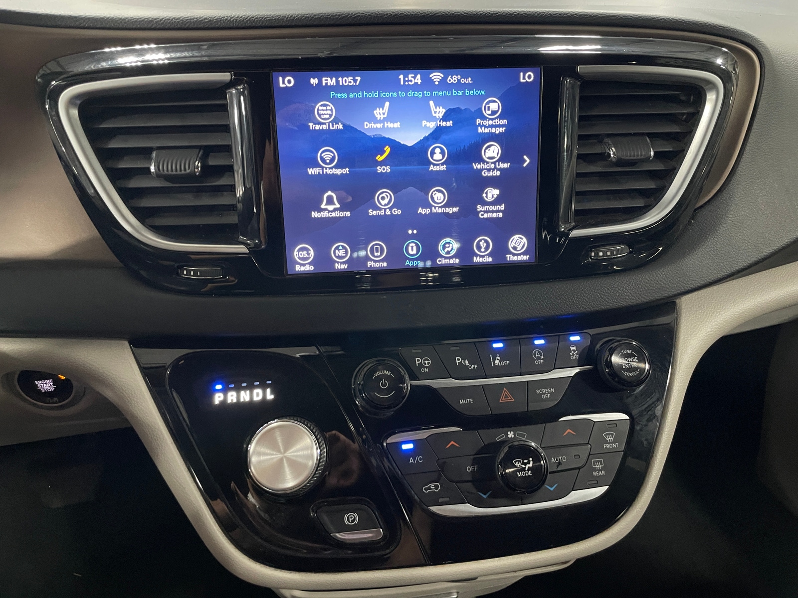 Thumbnail: 2018 Chrysler Pacifica - 3