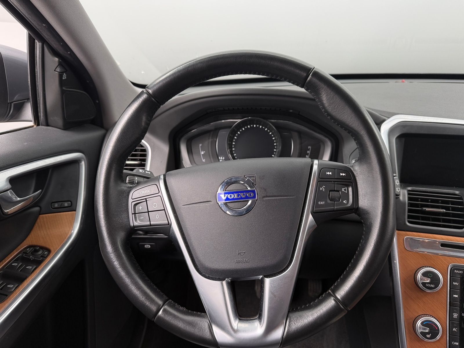 Thumbnail: 2017 Volvo XC60 - 4