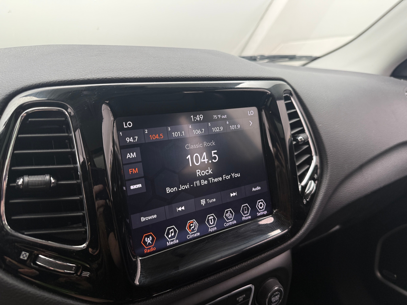 Thumbnail: 2021 Jeep Compass - 3