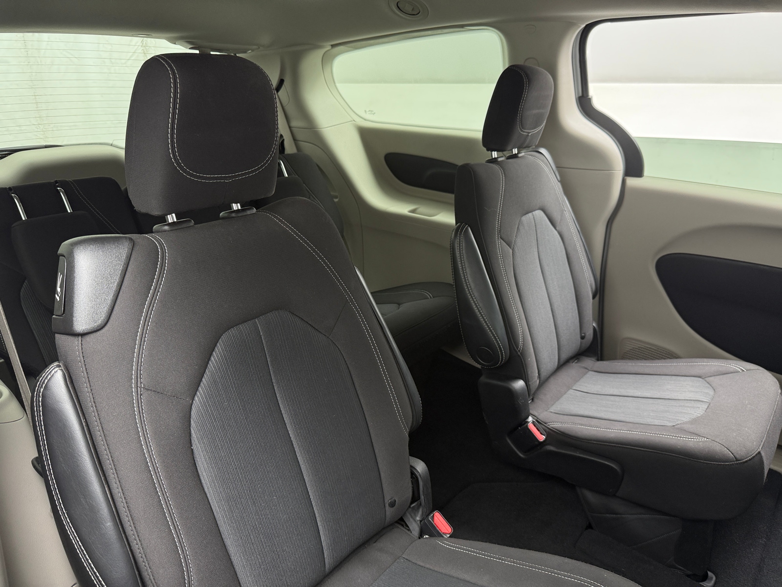 Thumbnail: 2023 Chrysler Voyager - 6