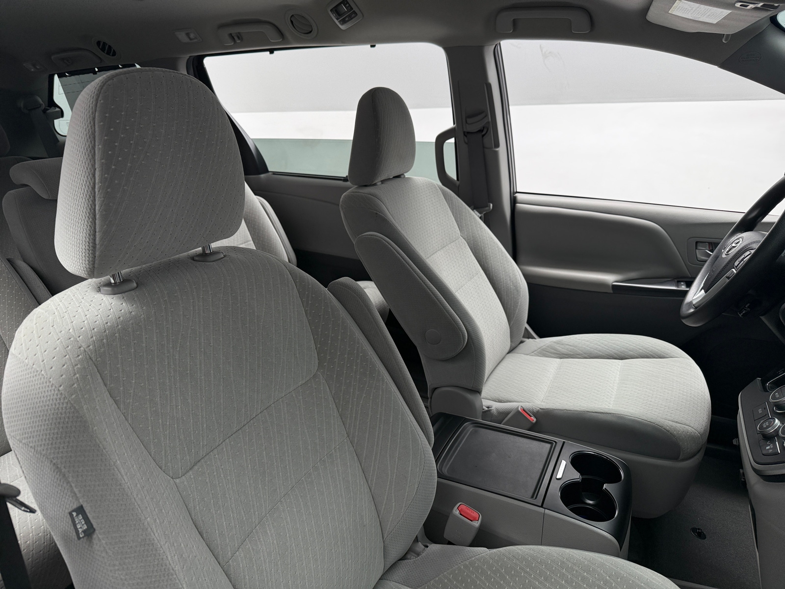 Thumbnail: 2020 Toyota Sienna - 2