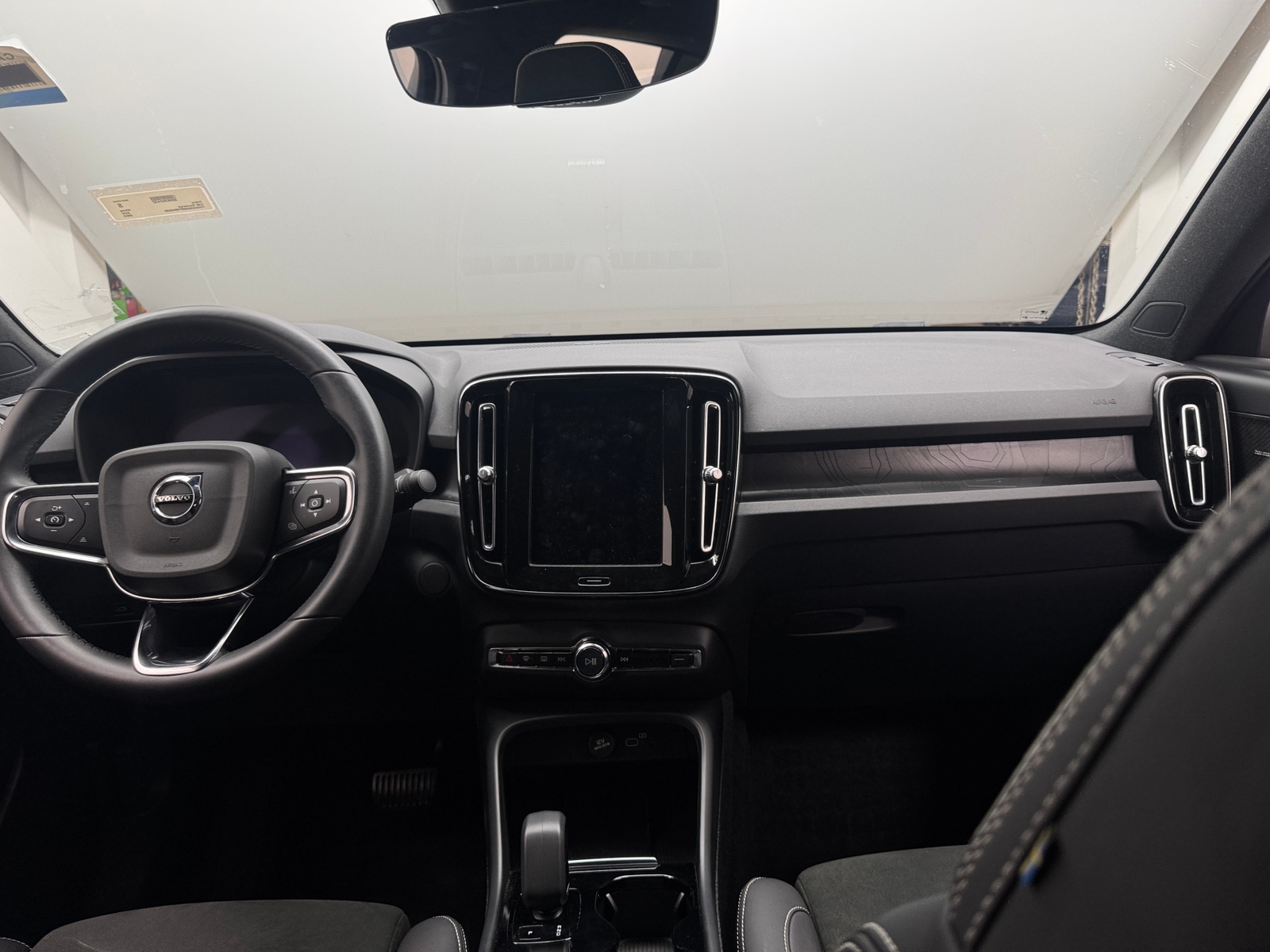 Thumbnail: 2023 Volvo C40 - 2