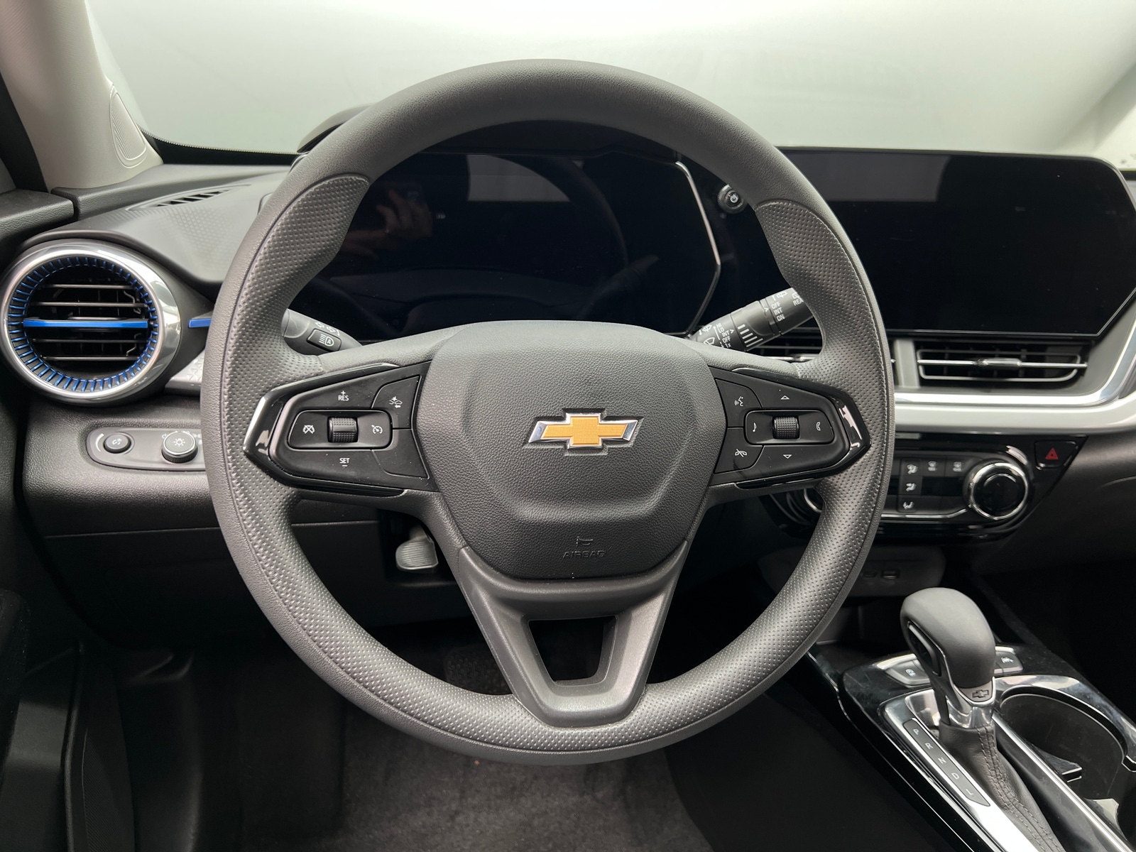Thumbnail: 2025 Chevrolet Trax - 4