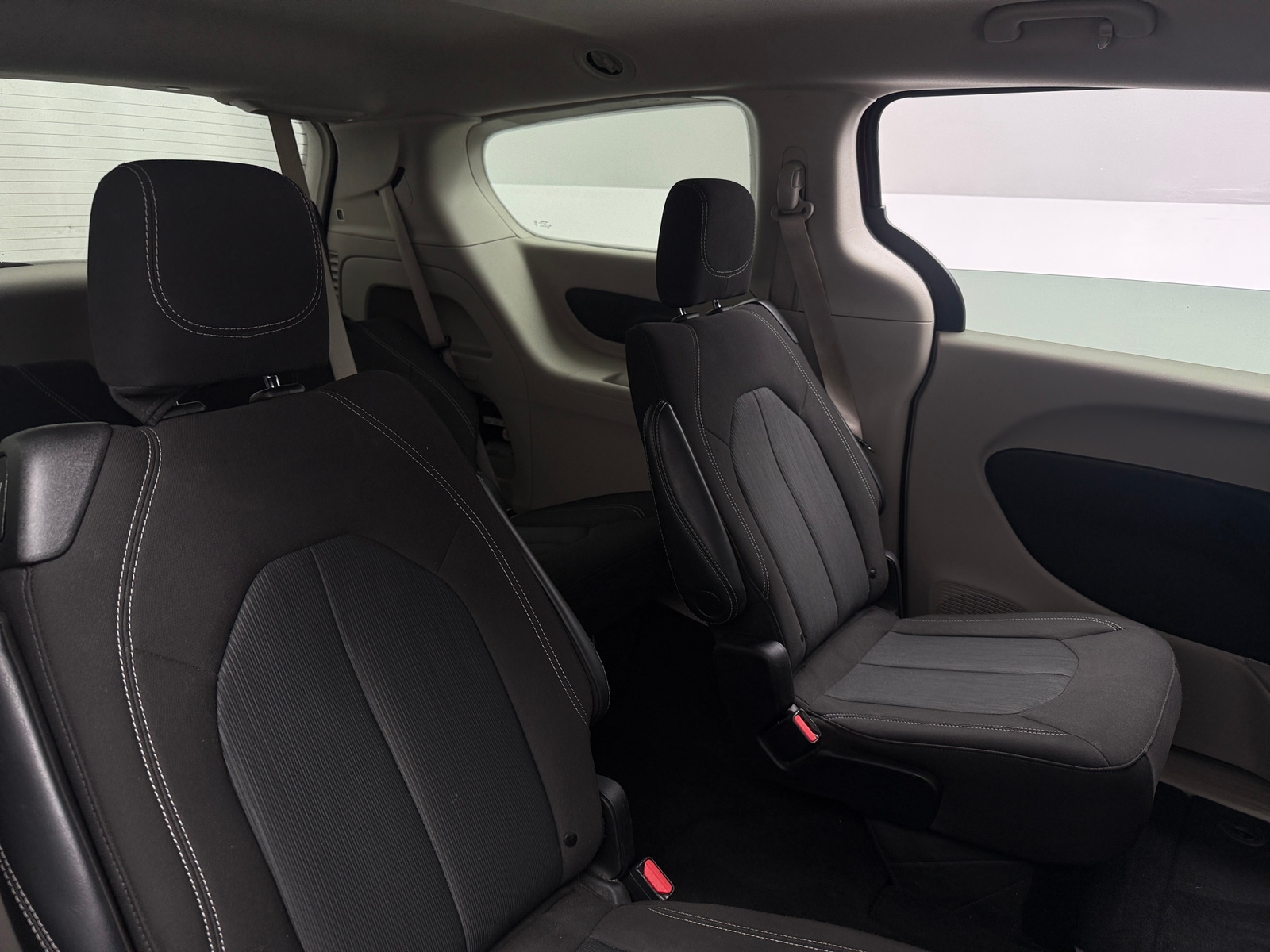 Thumbnail: 2023 Chrysler Voyager - 6