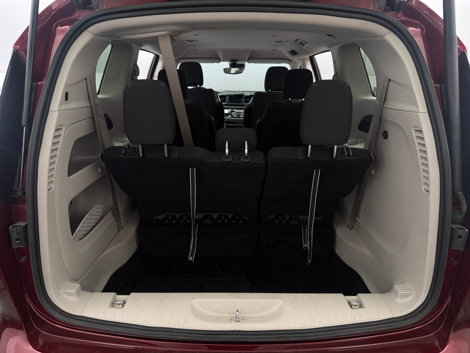 Thumbnail: 2023 Chrysler Voyager - 7