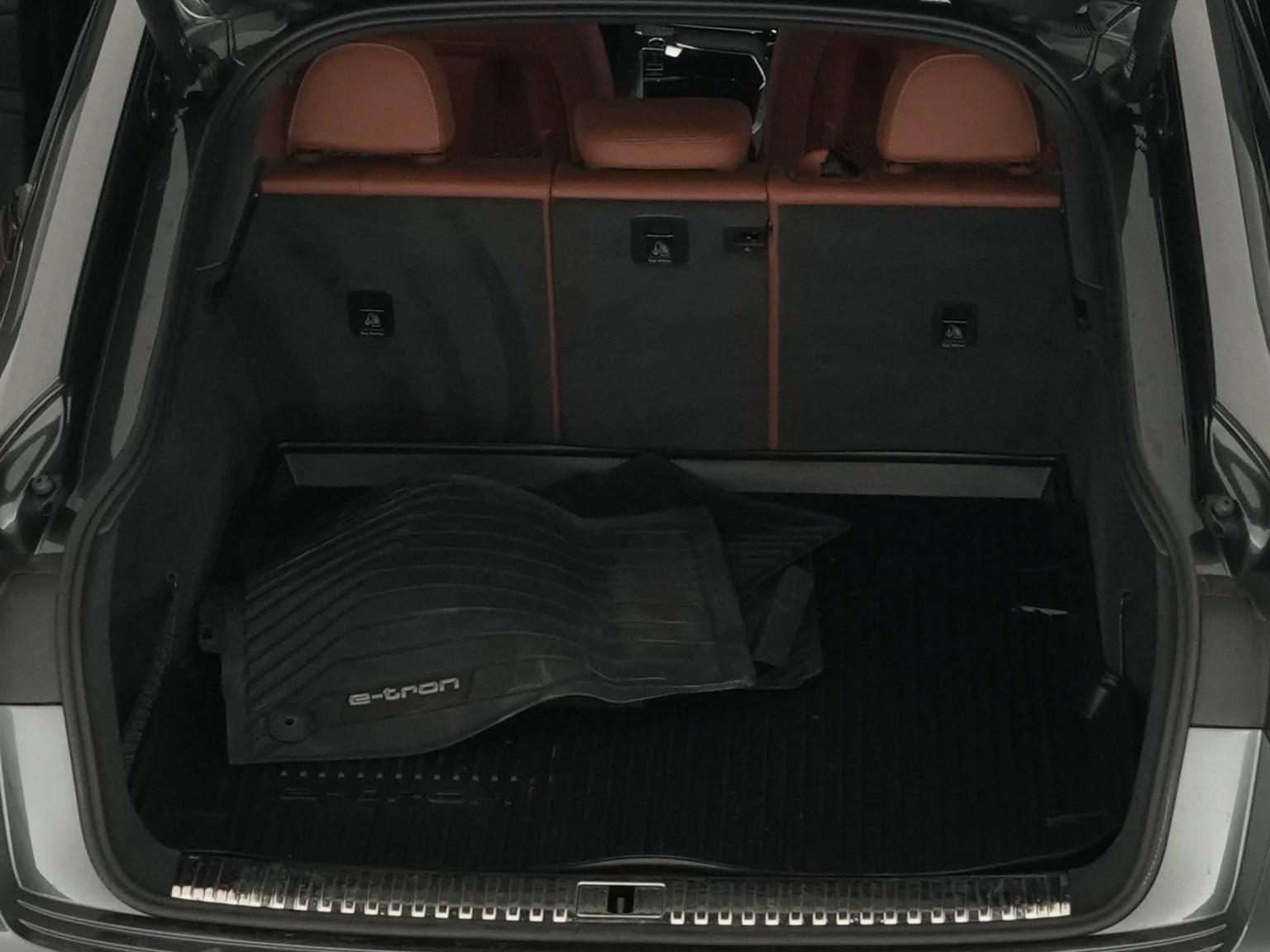 Thumbnail: 2024 Audi Q8 e-tron - 6