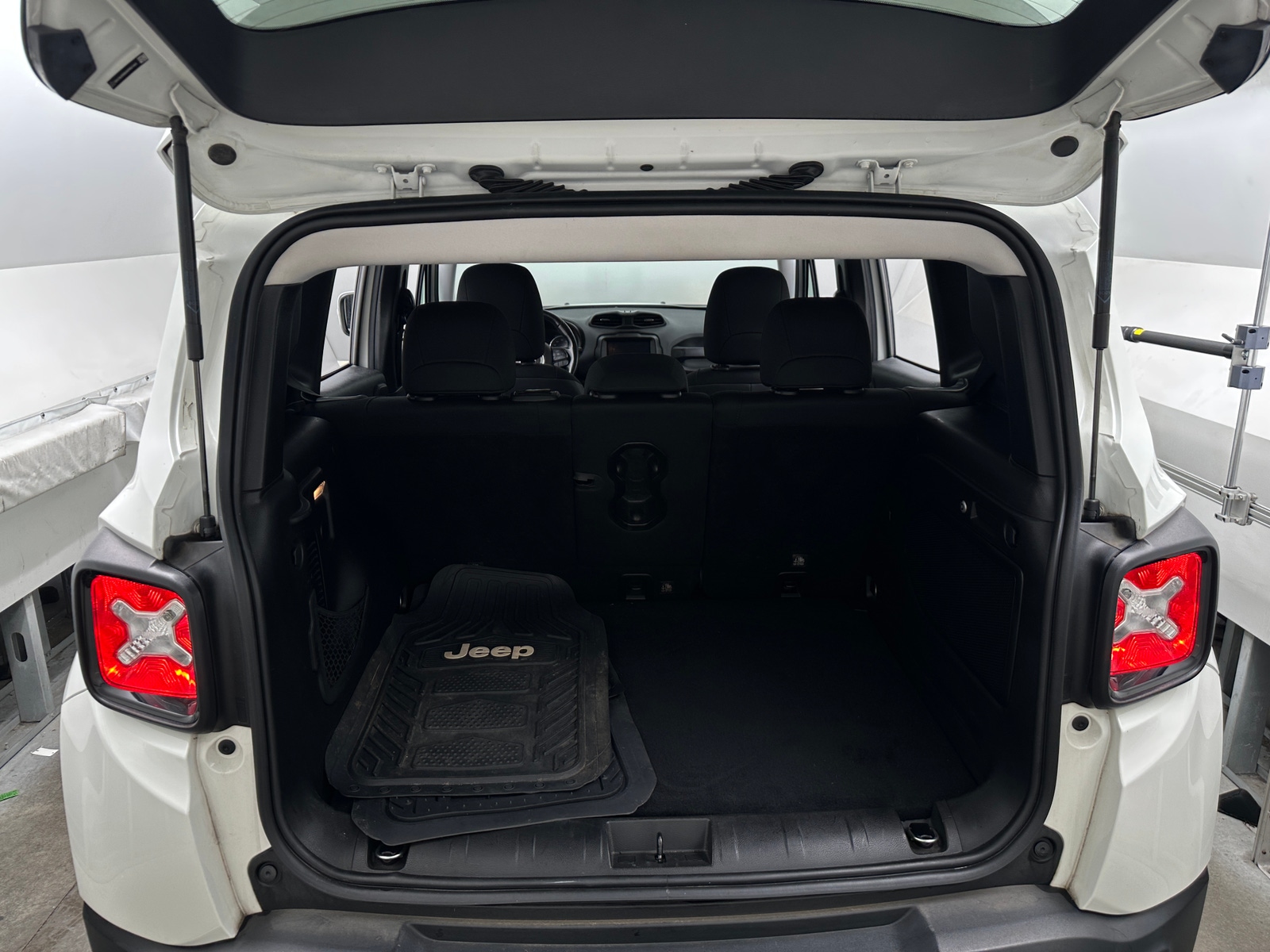 Thumbnail: 2019 Jeep Renegade - 7
