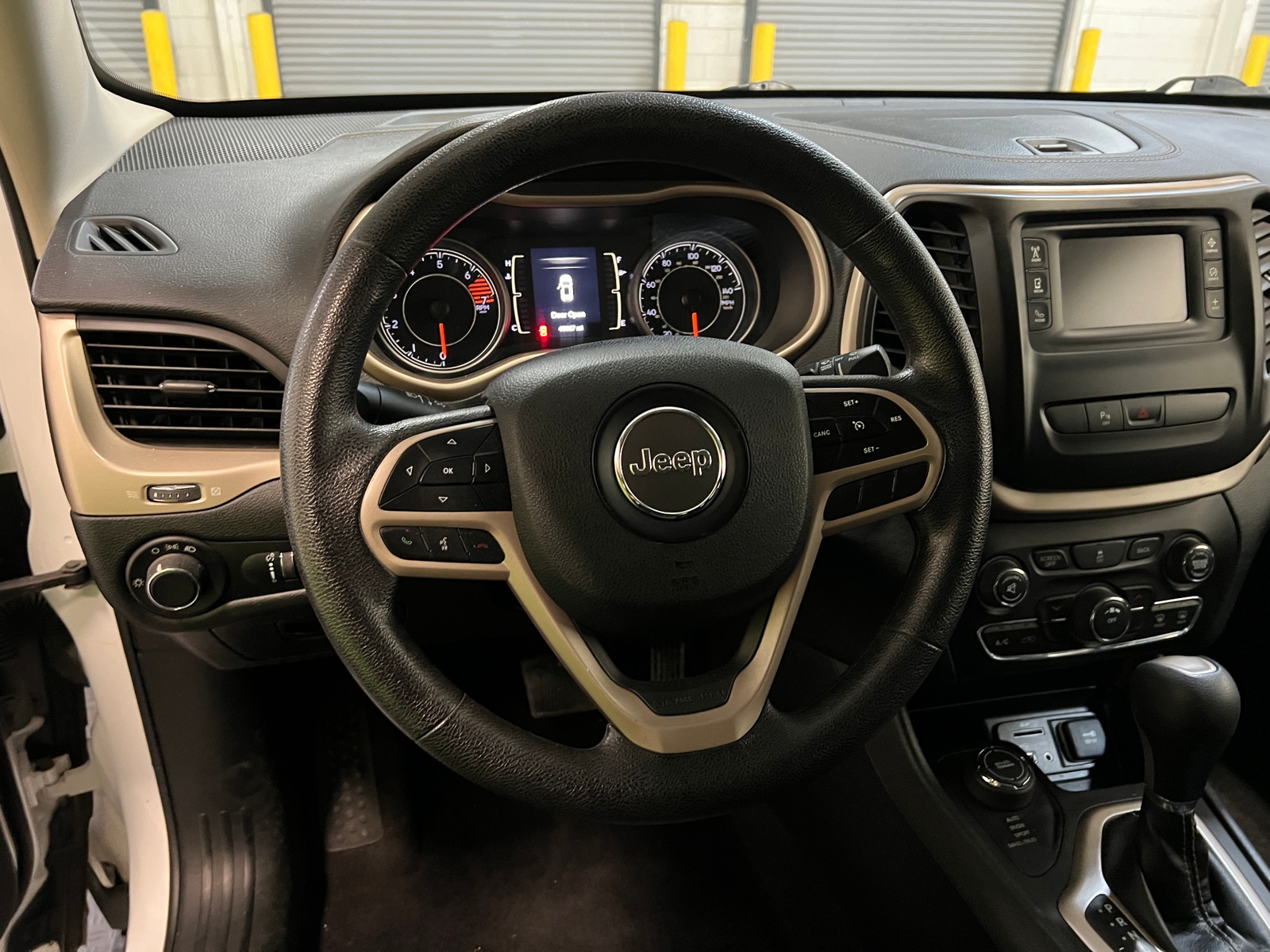 Thumbnail: 2017 Jeep Cherokee - 5