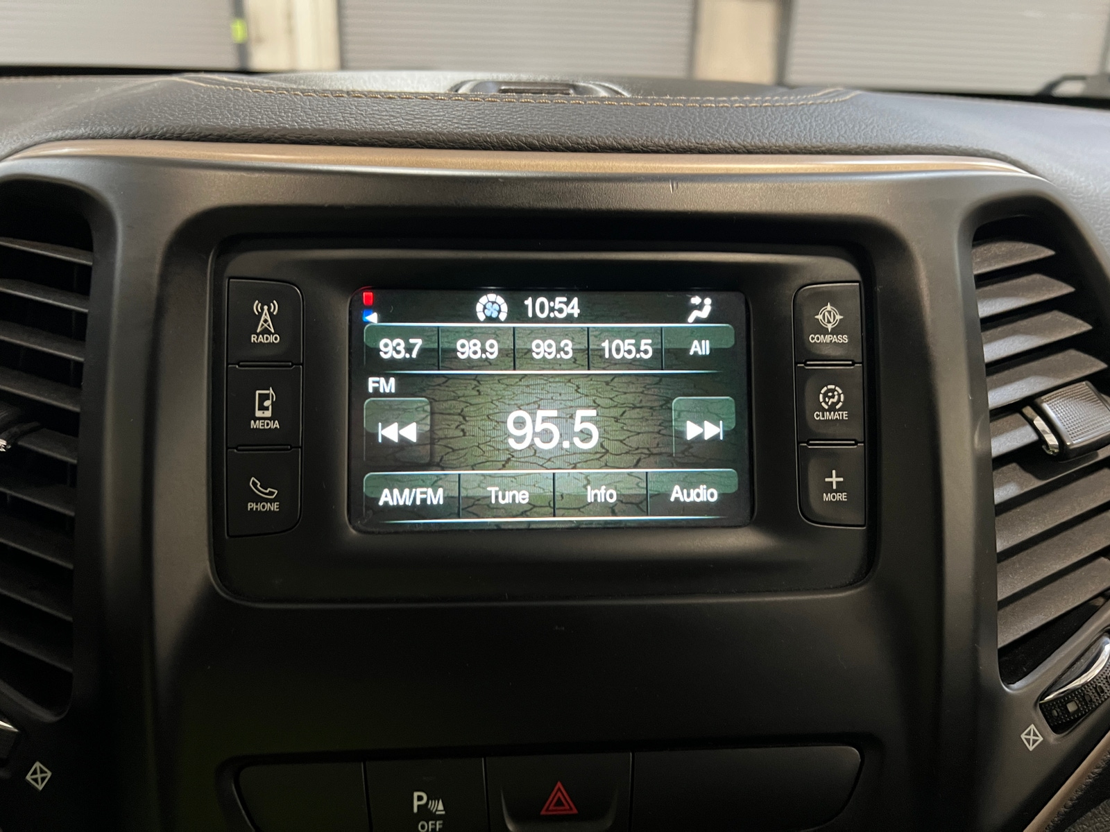 Thumbnail: 2017 Jeep Cherokee - 4