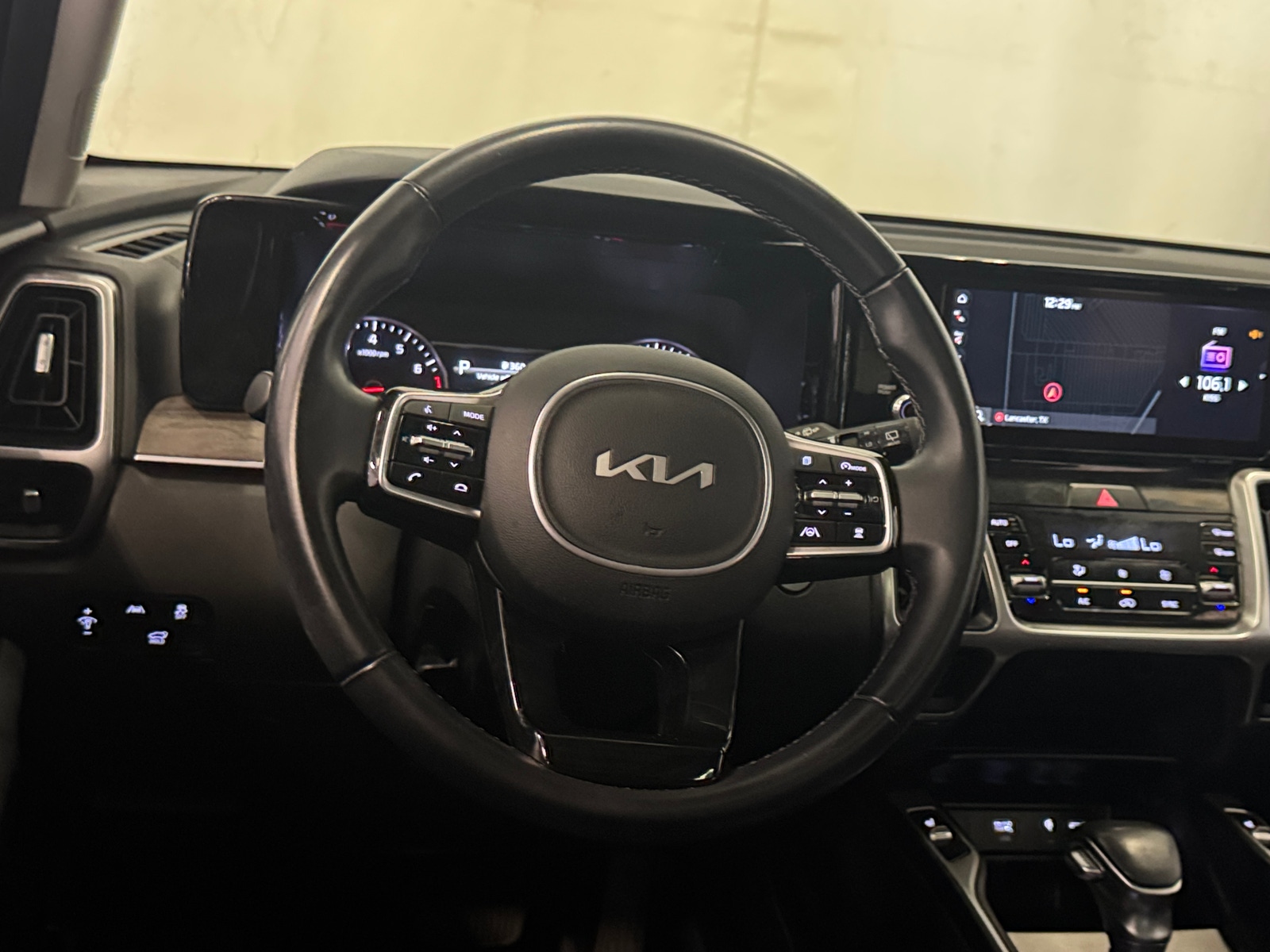 Thumbnail: 2022 Kia Sorento - 4