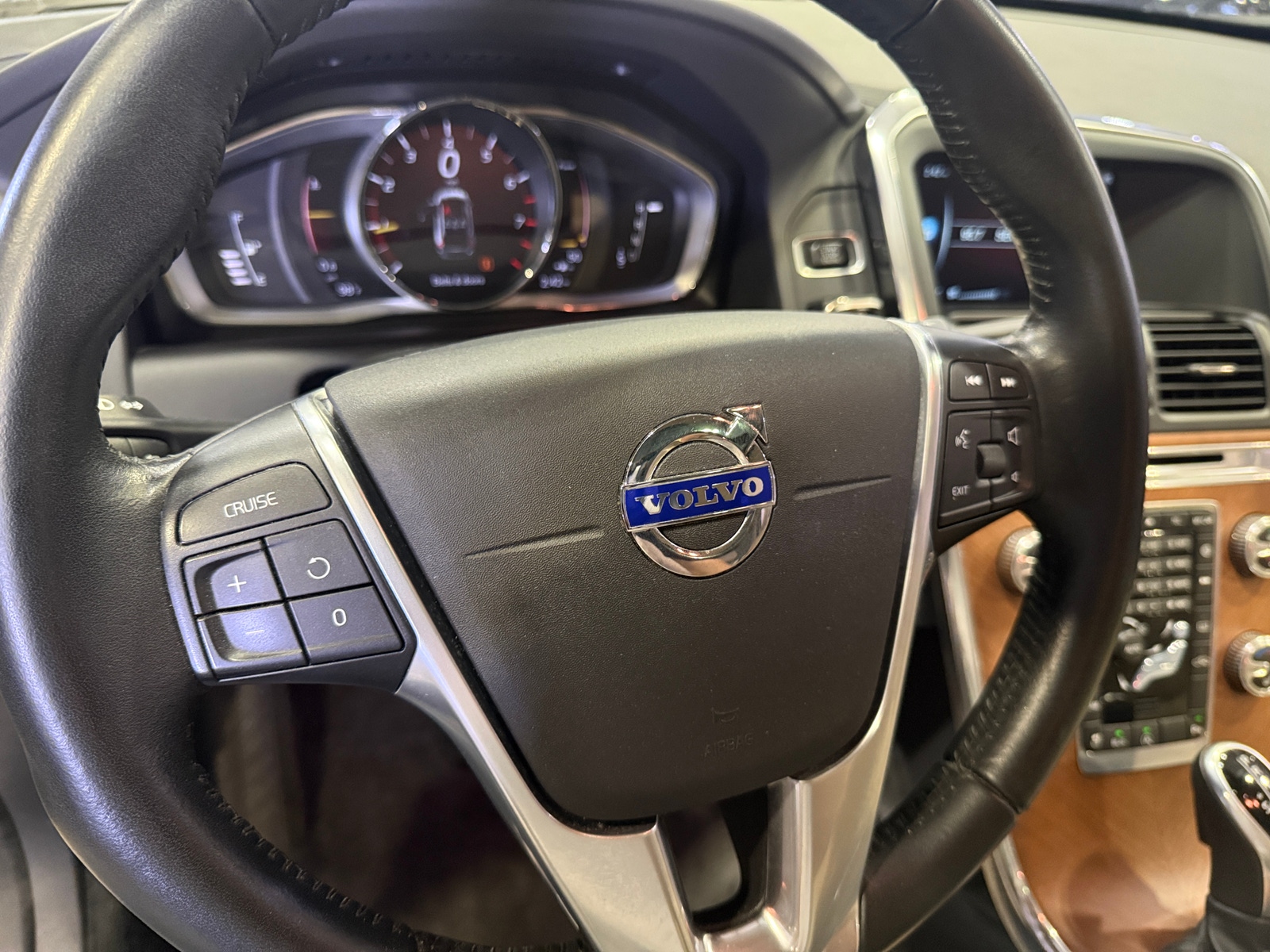 Thumbnail: 2017 Volvo XC60 - 4