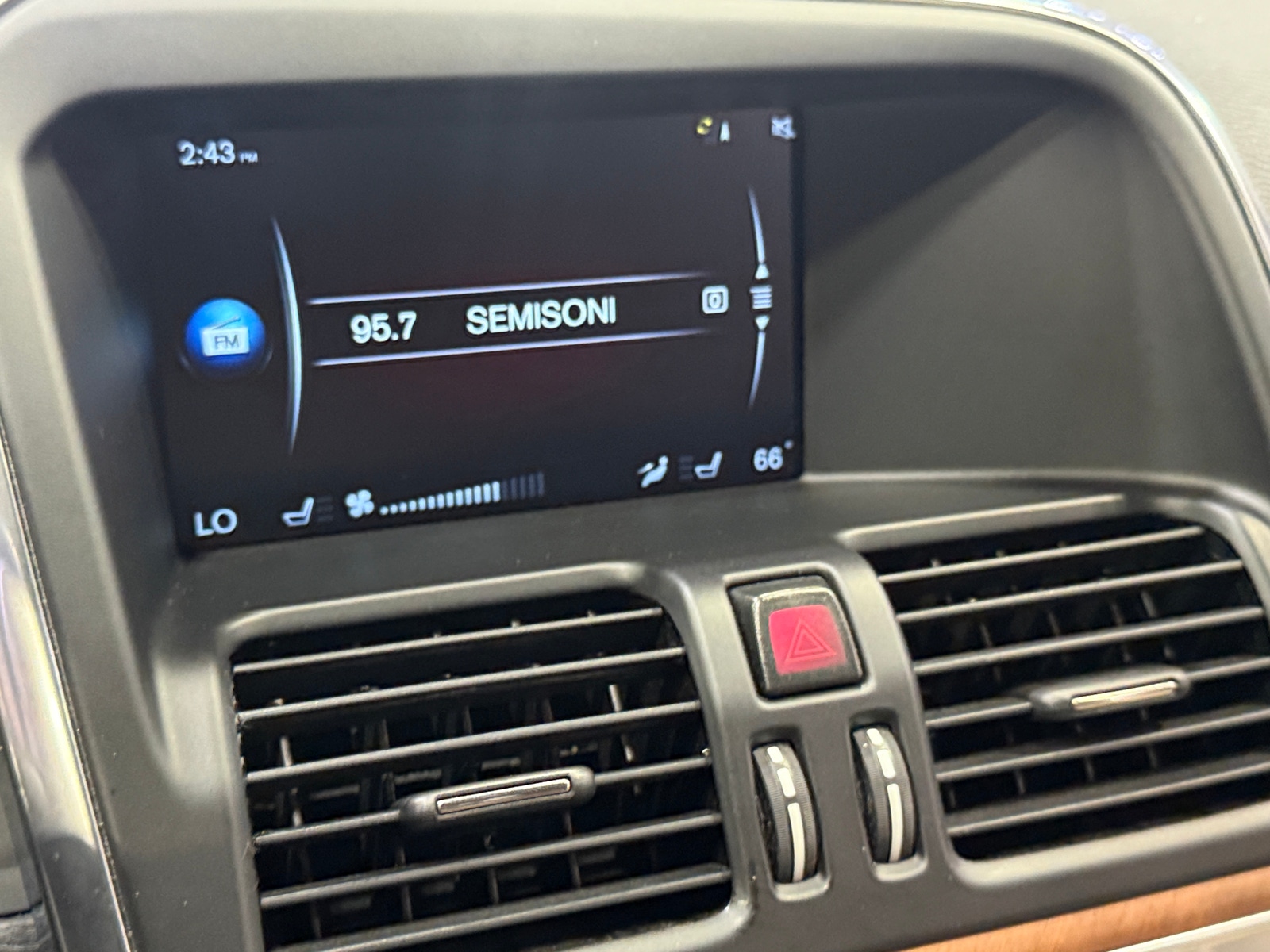 Thumbnail: 2017 Volvo XC60 - 3