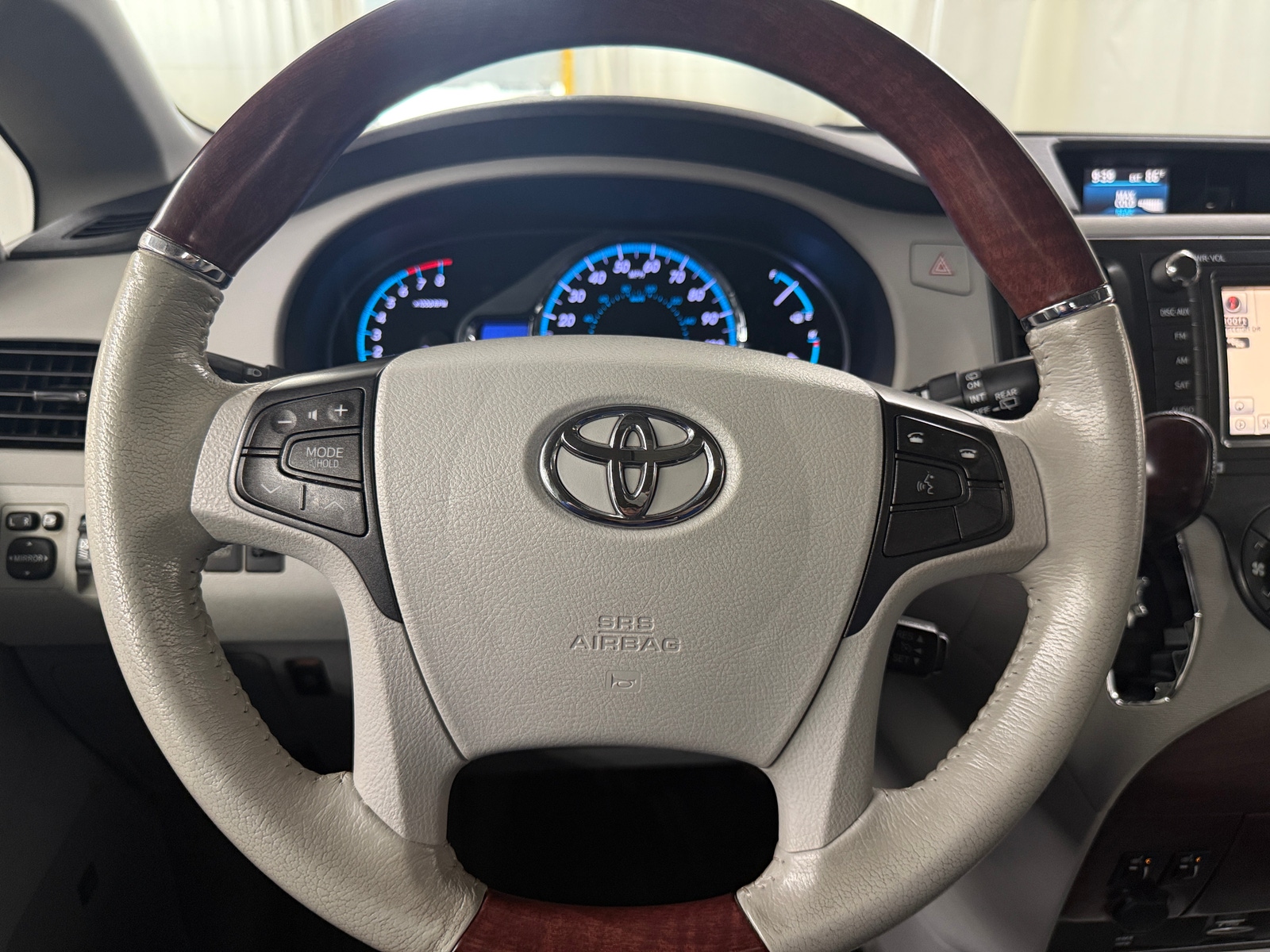 Thumbnail: 2014 Toyota Sienna - 4