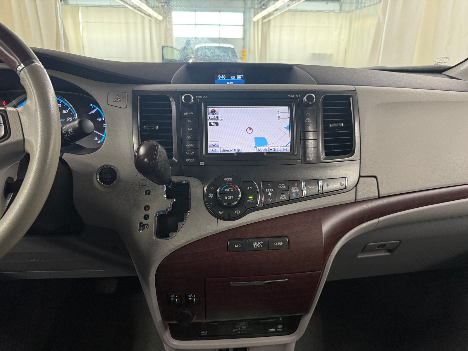 Thumbnail: 2014 Toyota Sienna - 3