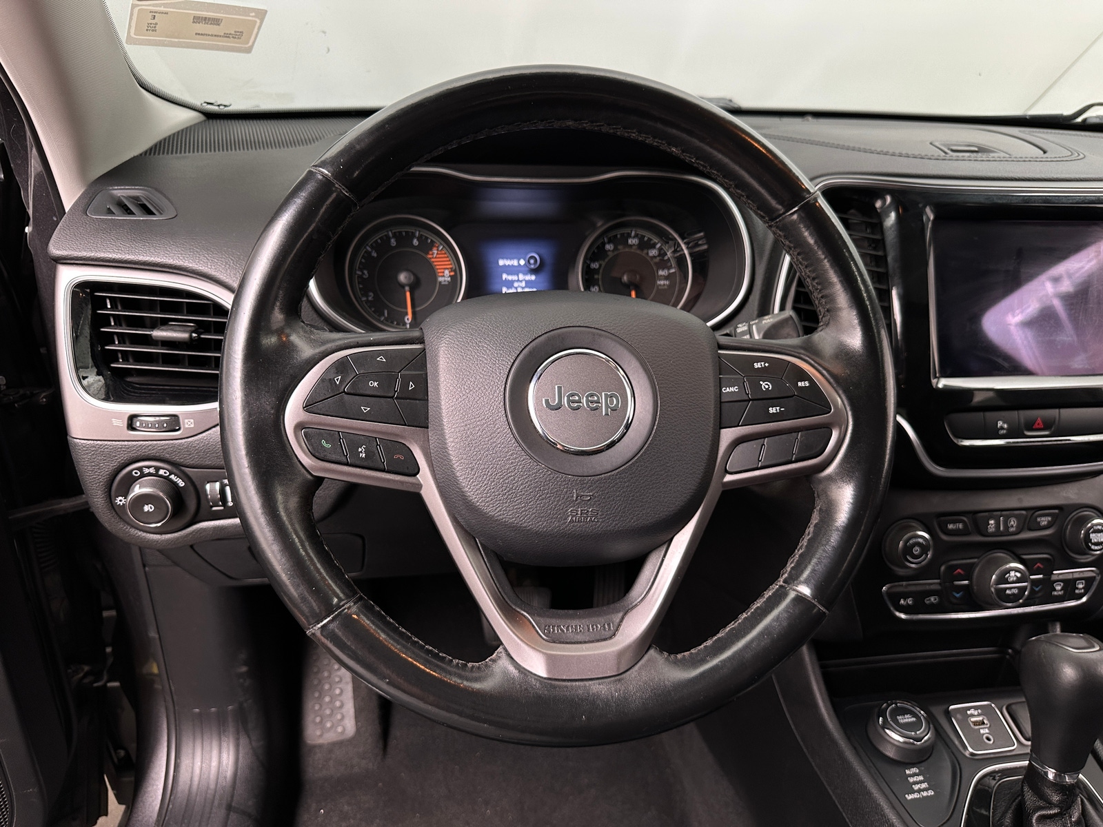 Thumbnail: 2019 Jeep Cherokee - 4