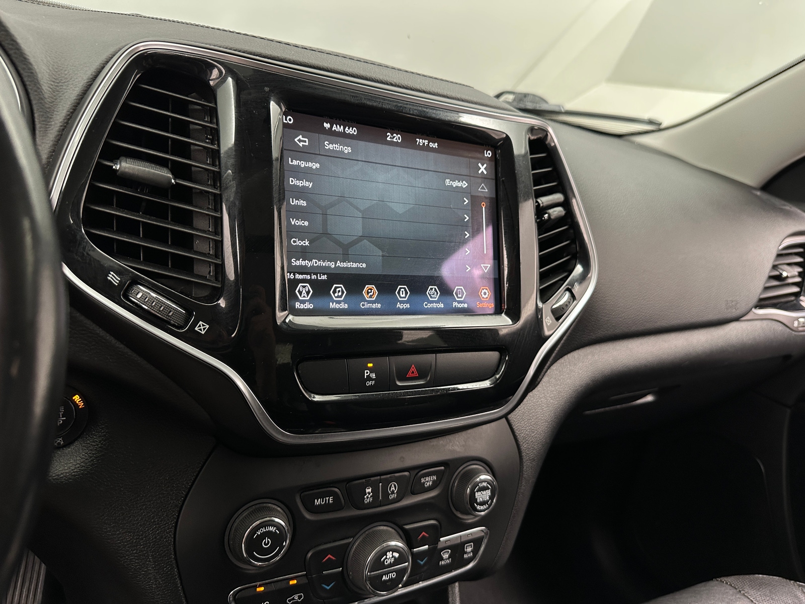 Thumbnail: 2019 Jeep Cherokee - 3