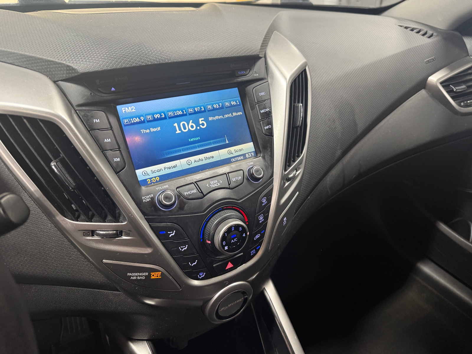 Thumbnail: 2014 Hyundai Veloster - 4