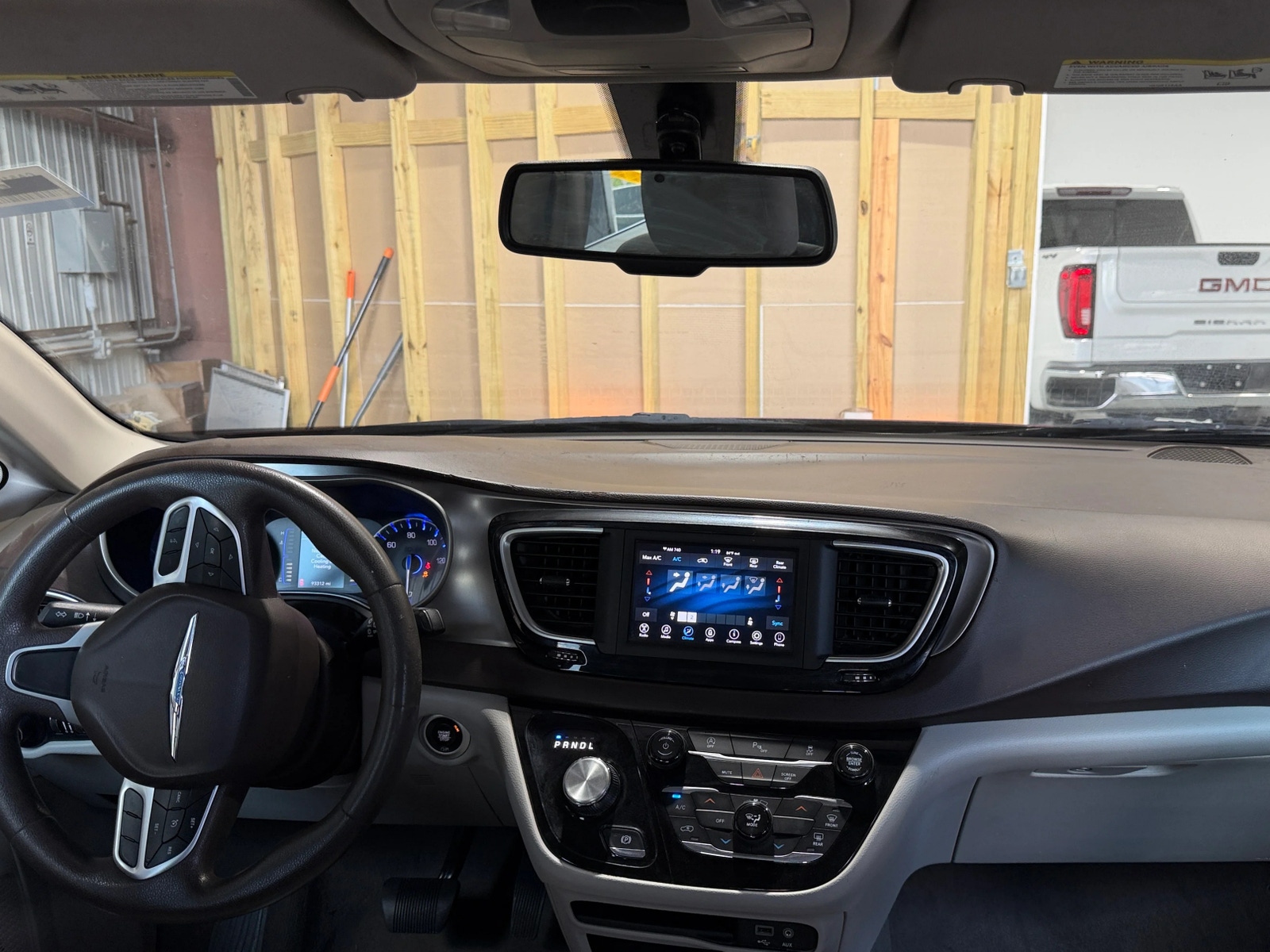 Thumbnail: 2018 Chrysler Pacifica - 3