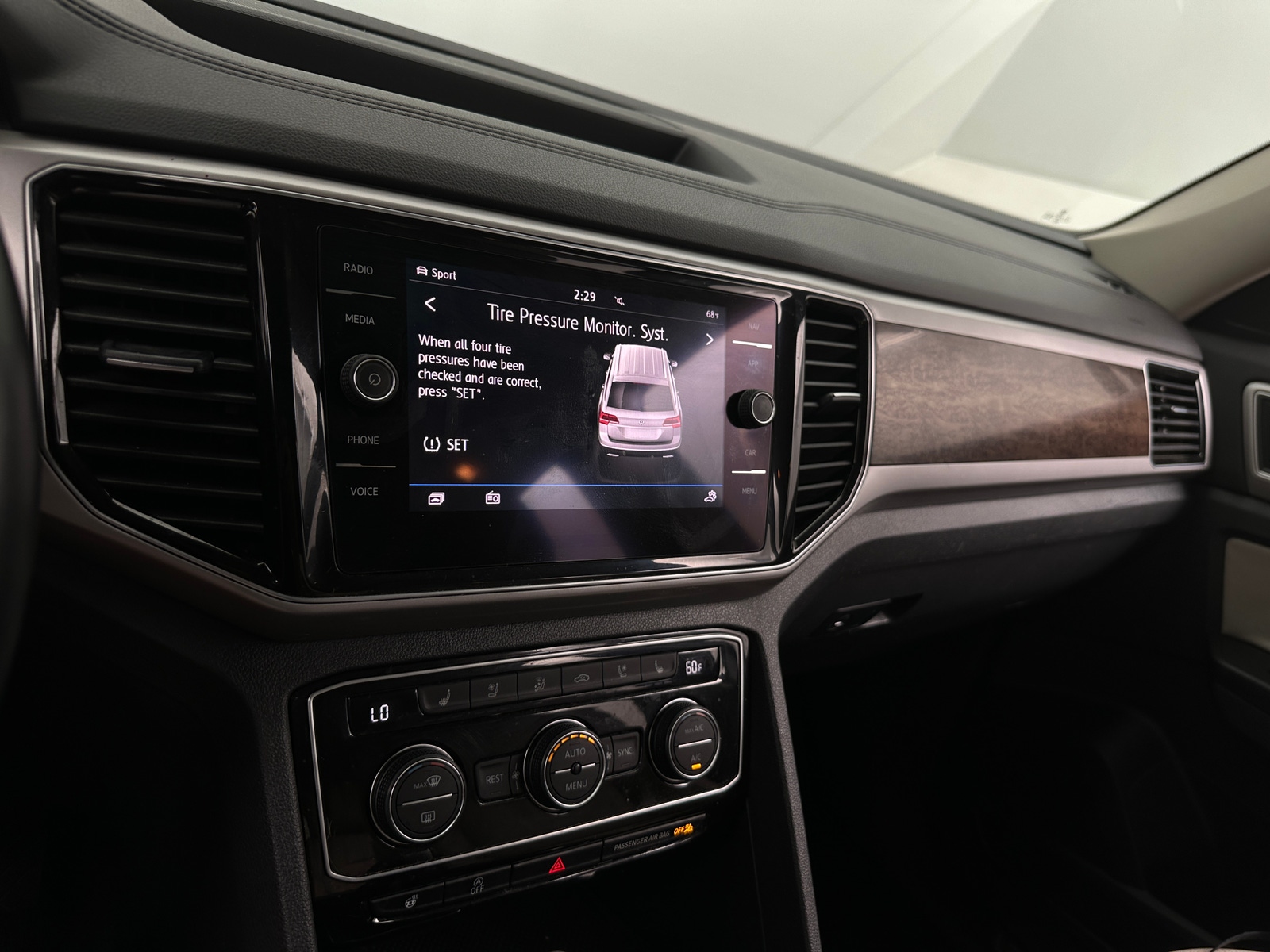 Thumbnail: 2019 Volkswagen Atlas - 3
