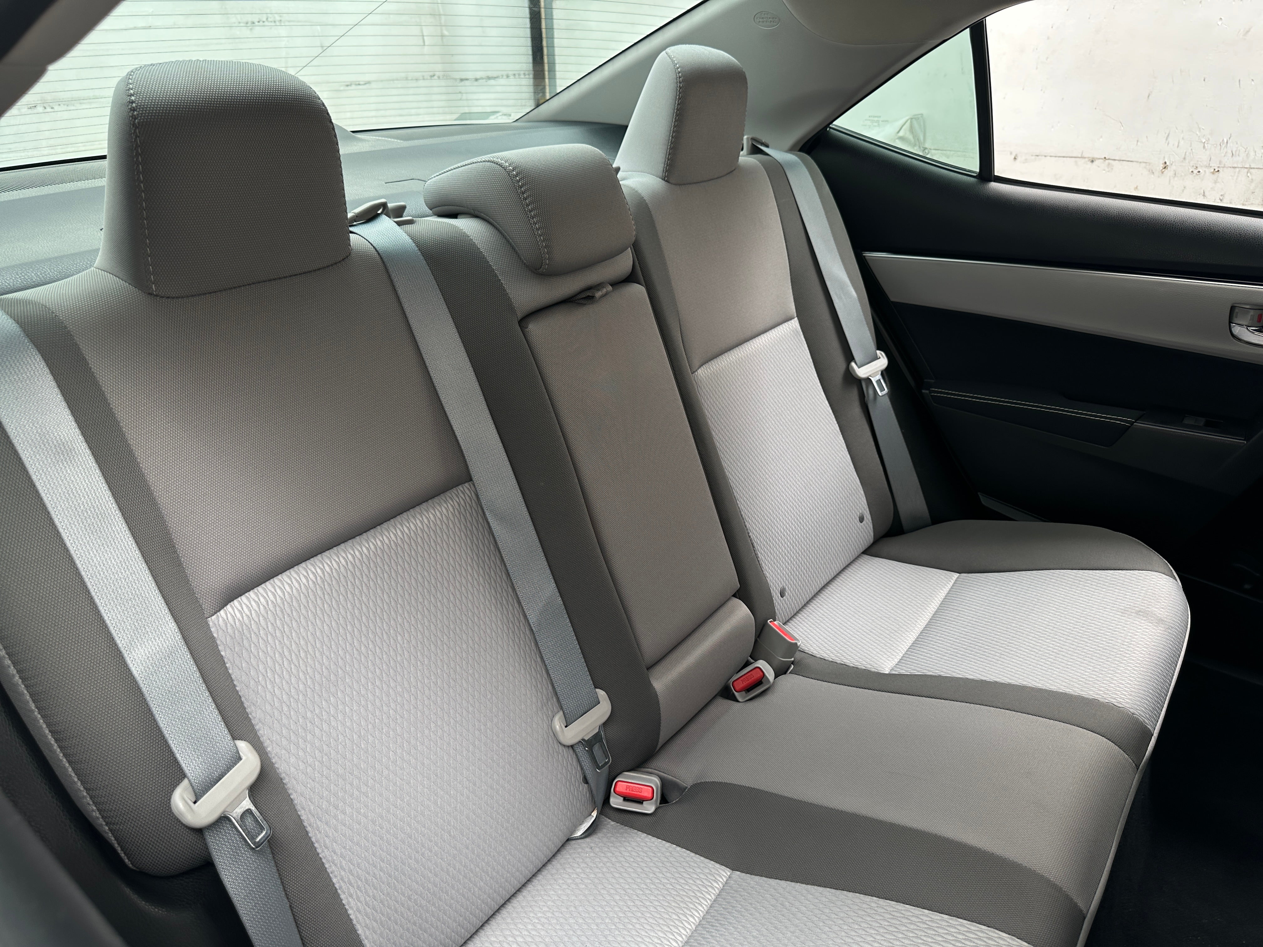 2017 Toyota Corolla LE - Photo 2