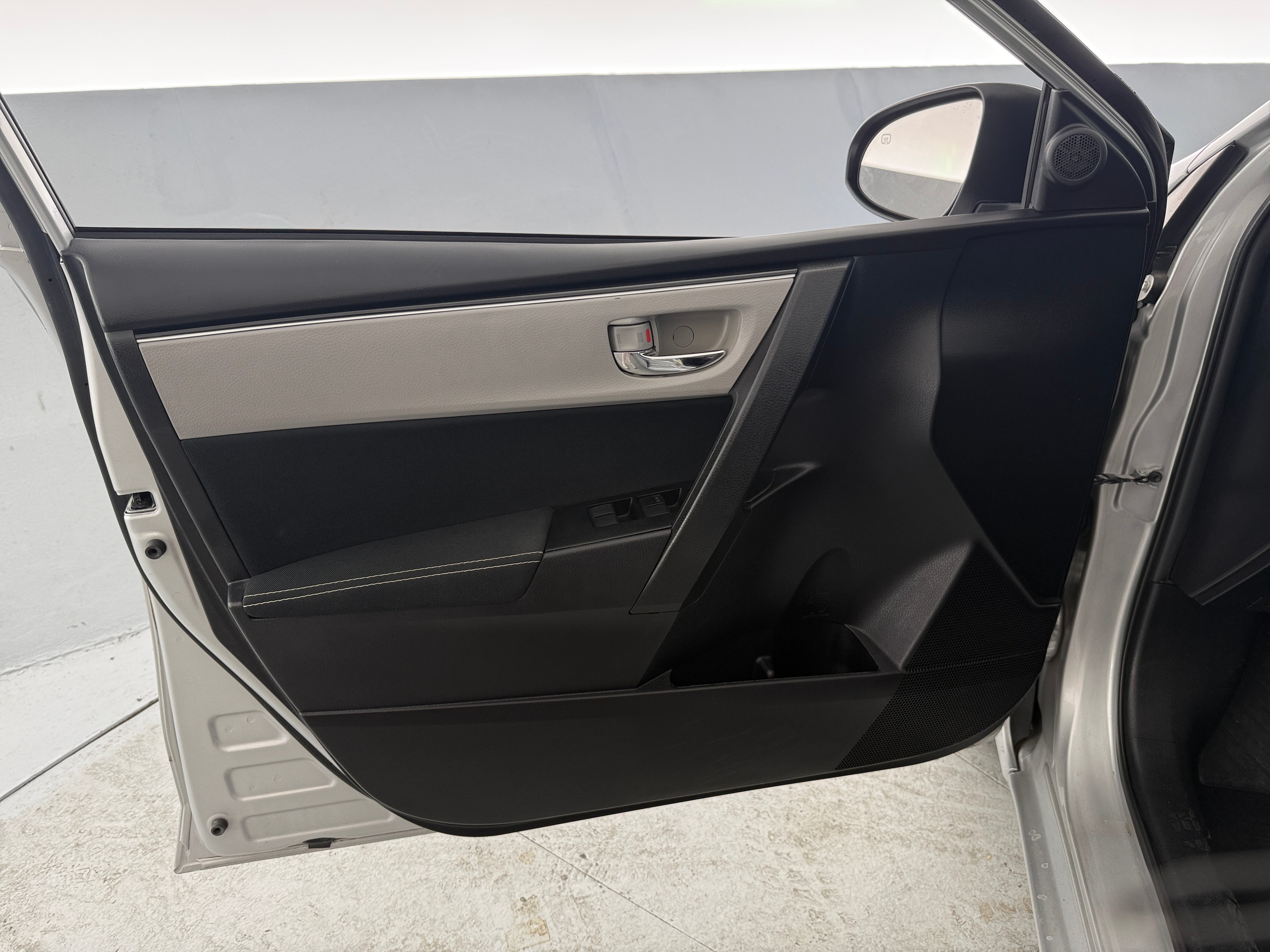 2017 Toyota Corolla LE - Photo 6