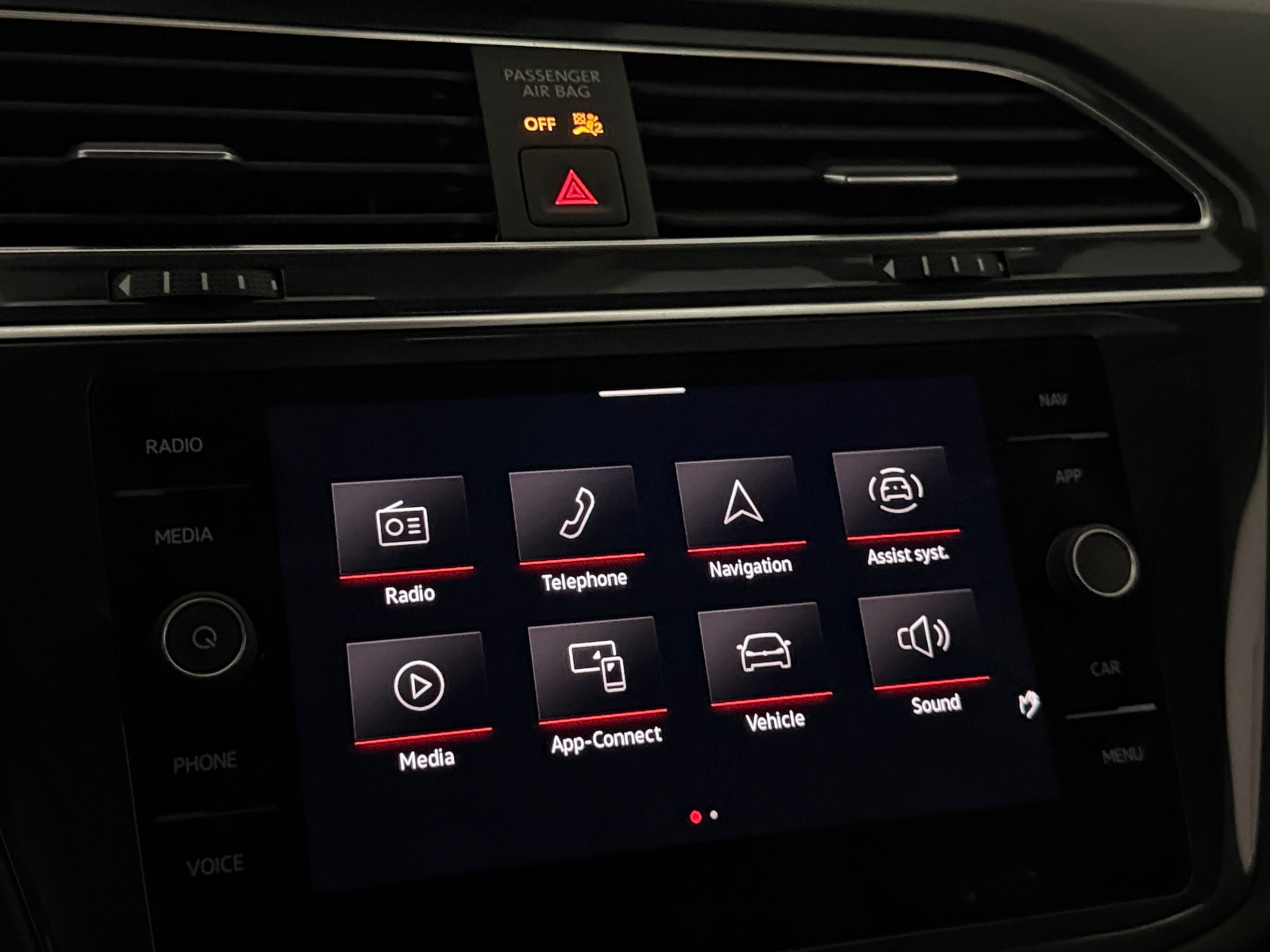 Thumbnail: 2023 Volkswagen Tiguan - 3