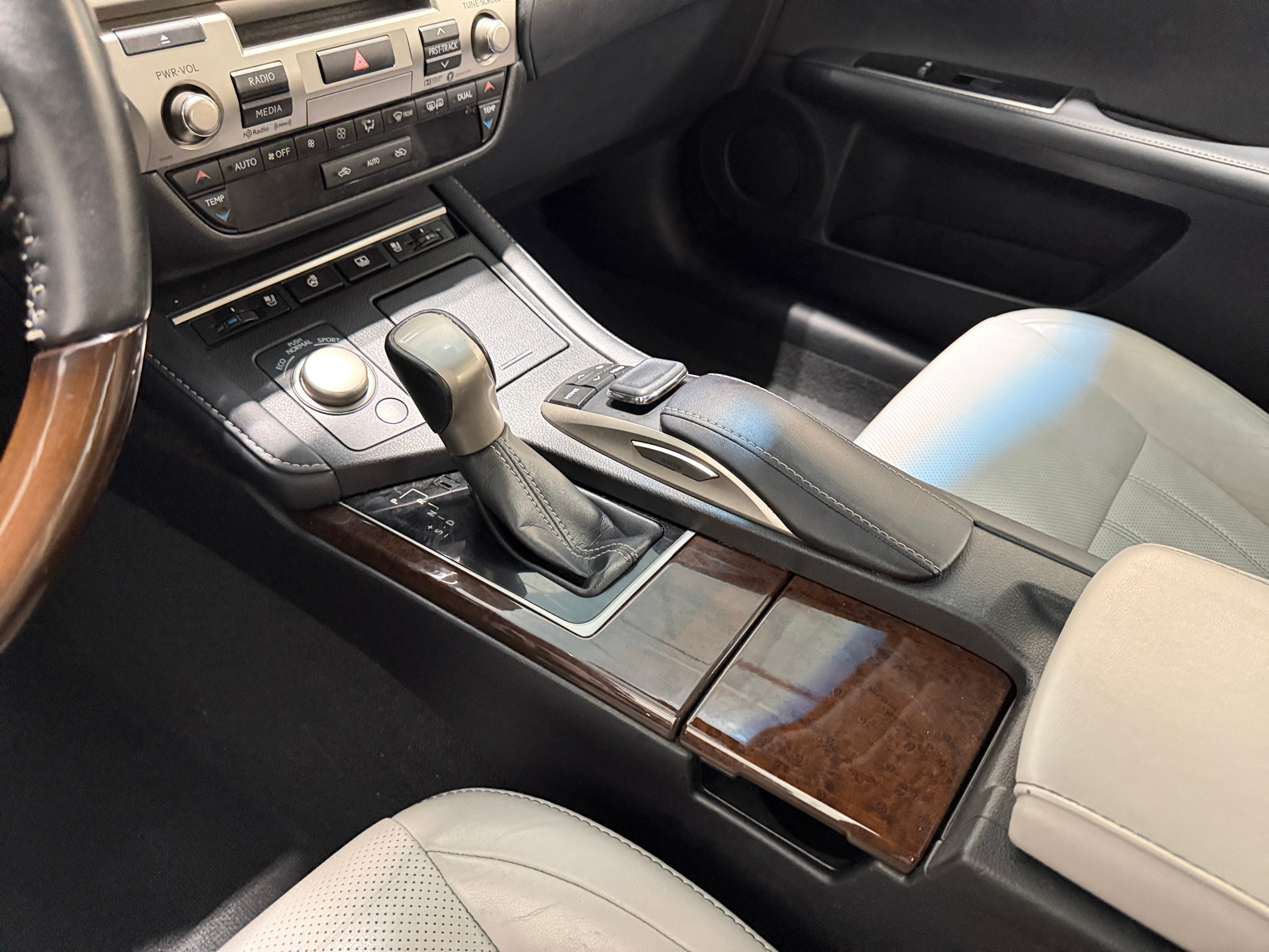 2017 Lexus ES 350 - Photo 9