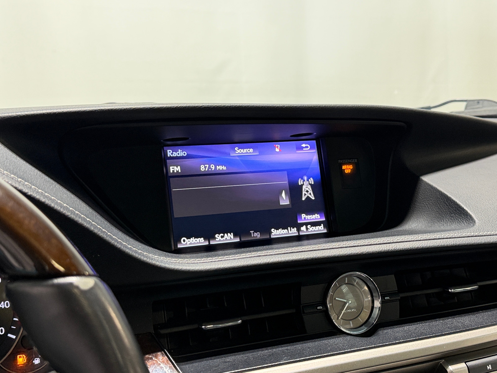 Thumbnail: 2017 Lexus ES - 3