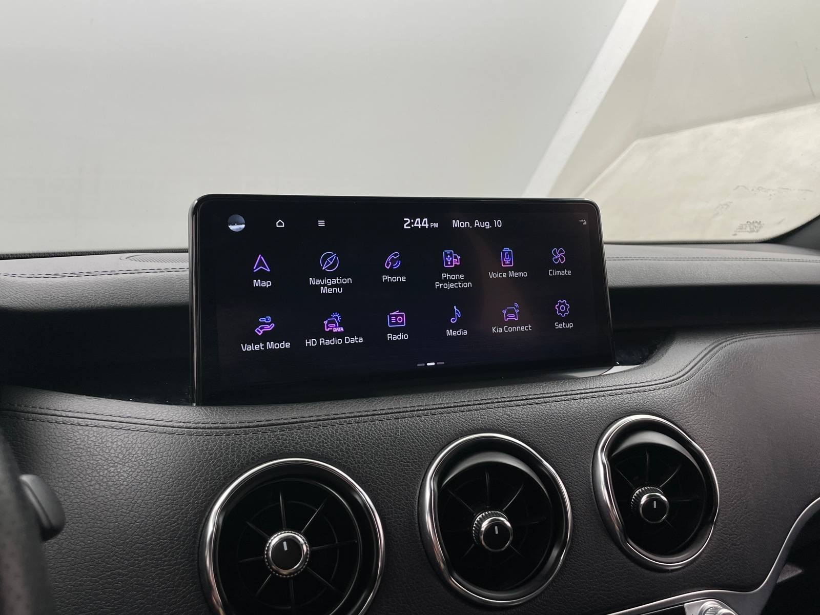 Thumbnail: 2023 Kia Stinger - 3