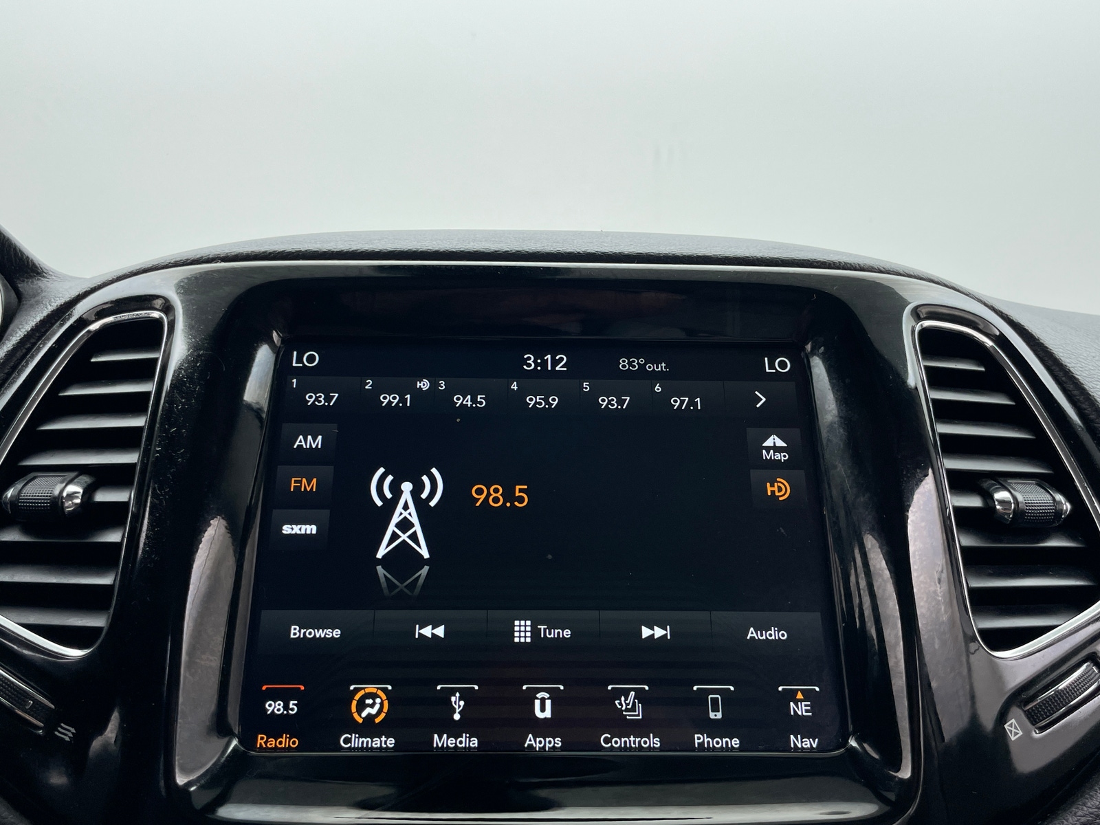 Thumbnail: 2018 Jeep Compass - 3