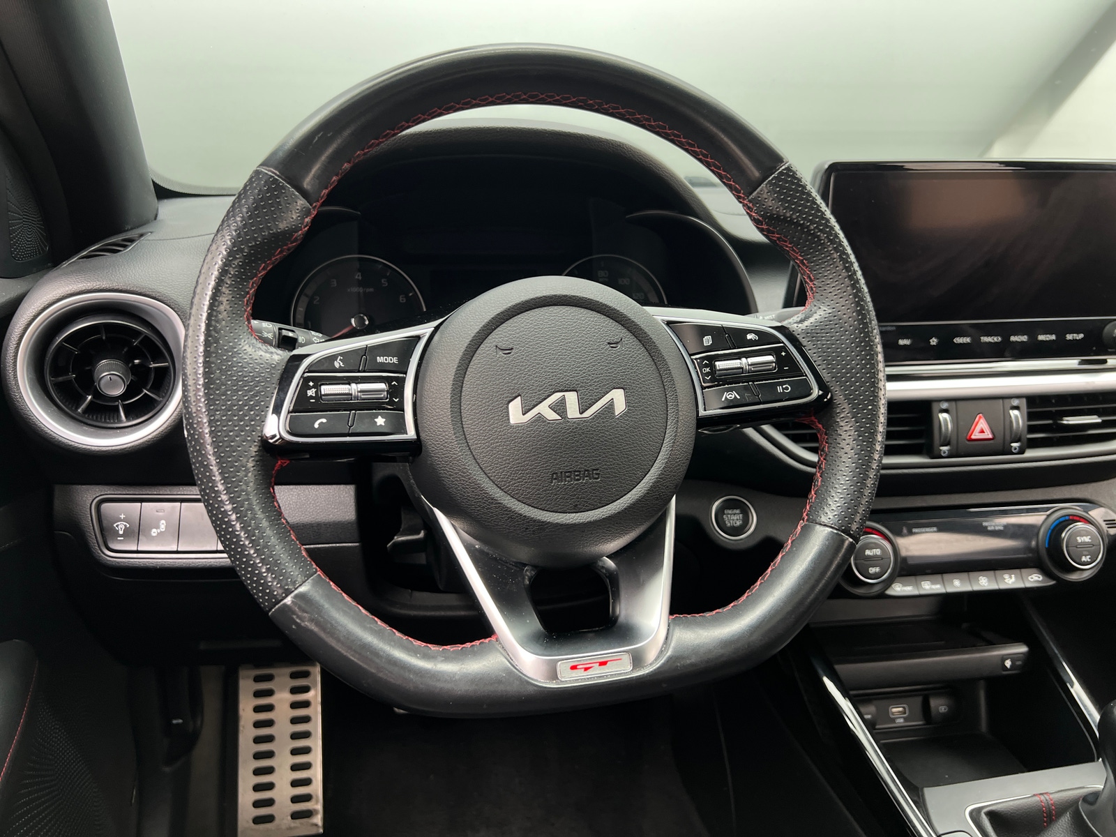 Thumbnail: 2023 Kia Forte - 4