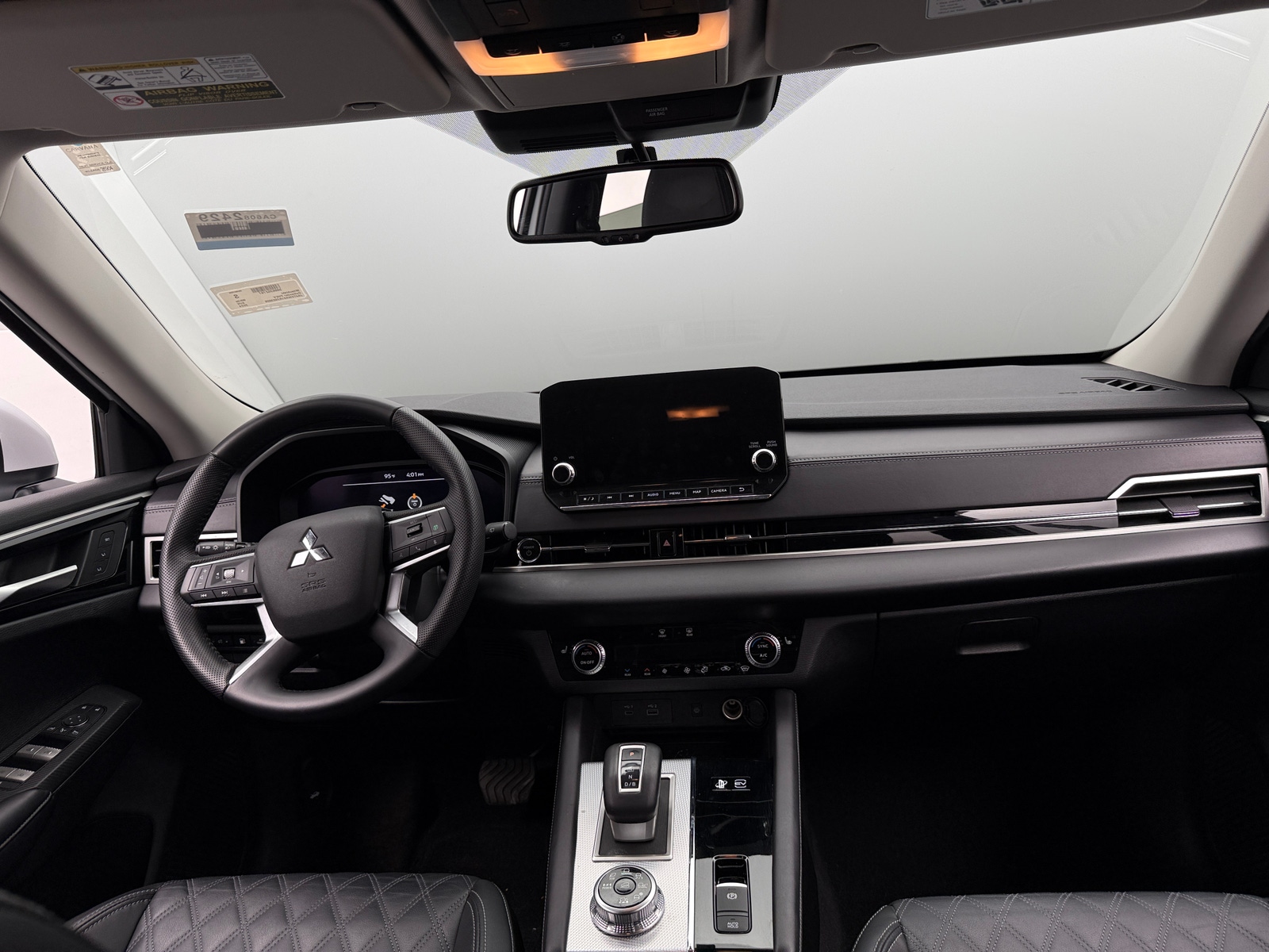 Thumbnail: 2024 Mitsubishi Outlander - 2