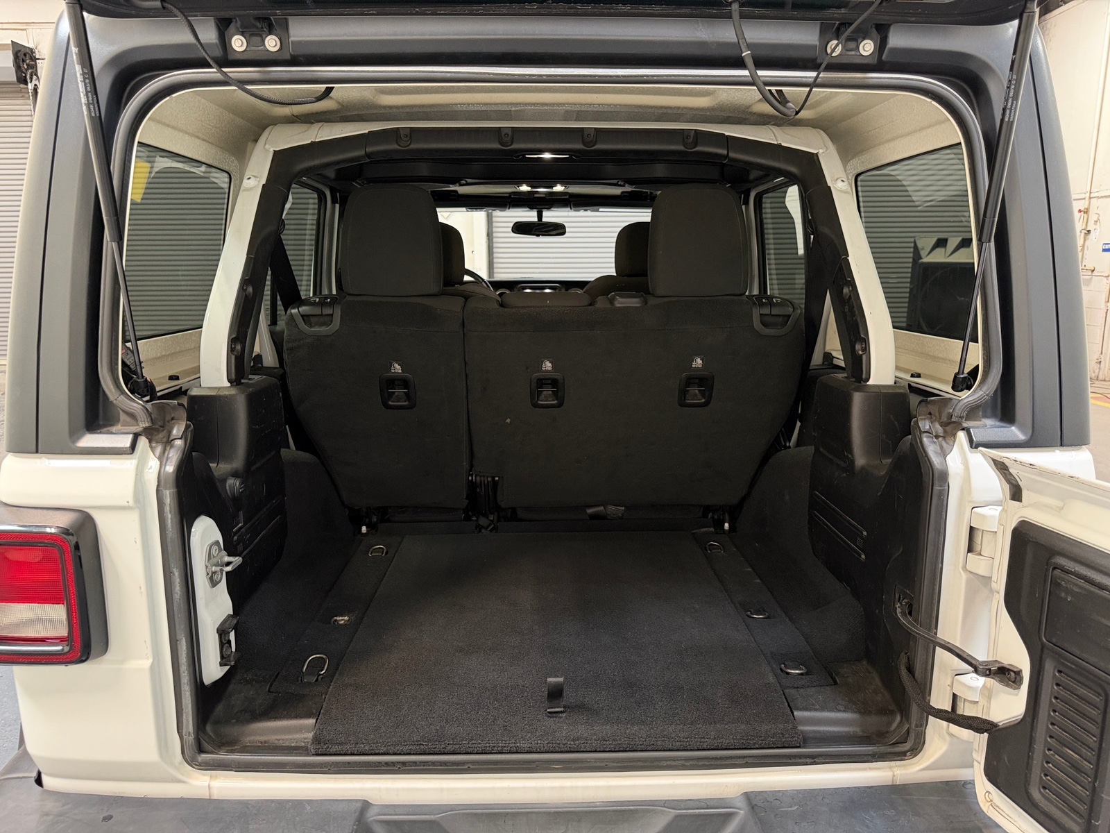 Thumbnail: 2019 Jeep Wrangler - 7