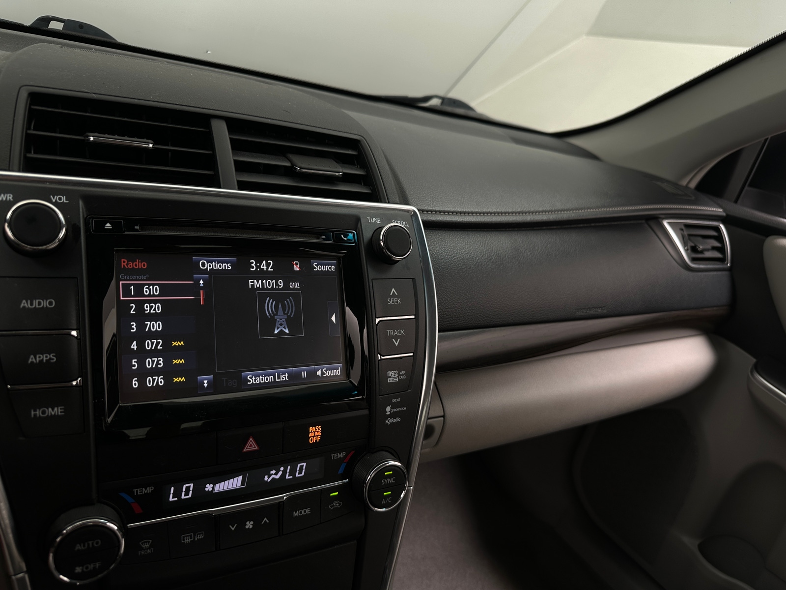 Thumbnail: 2015 Toyota Camry - 3