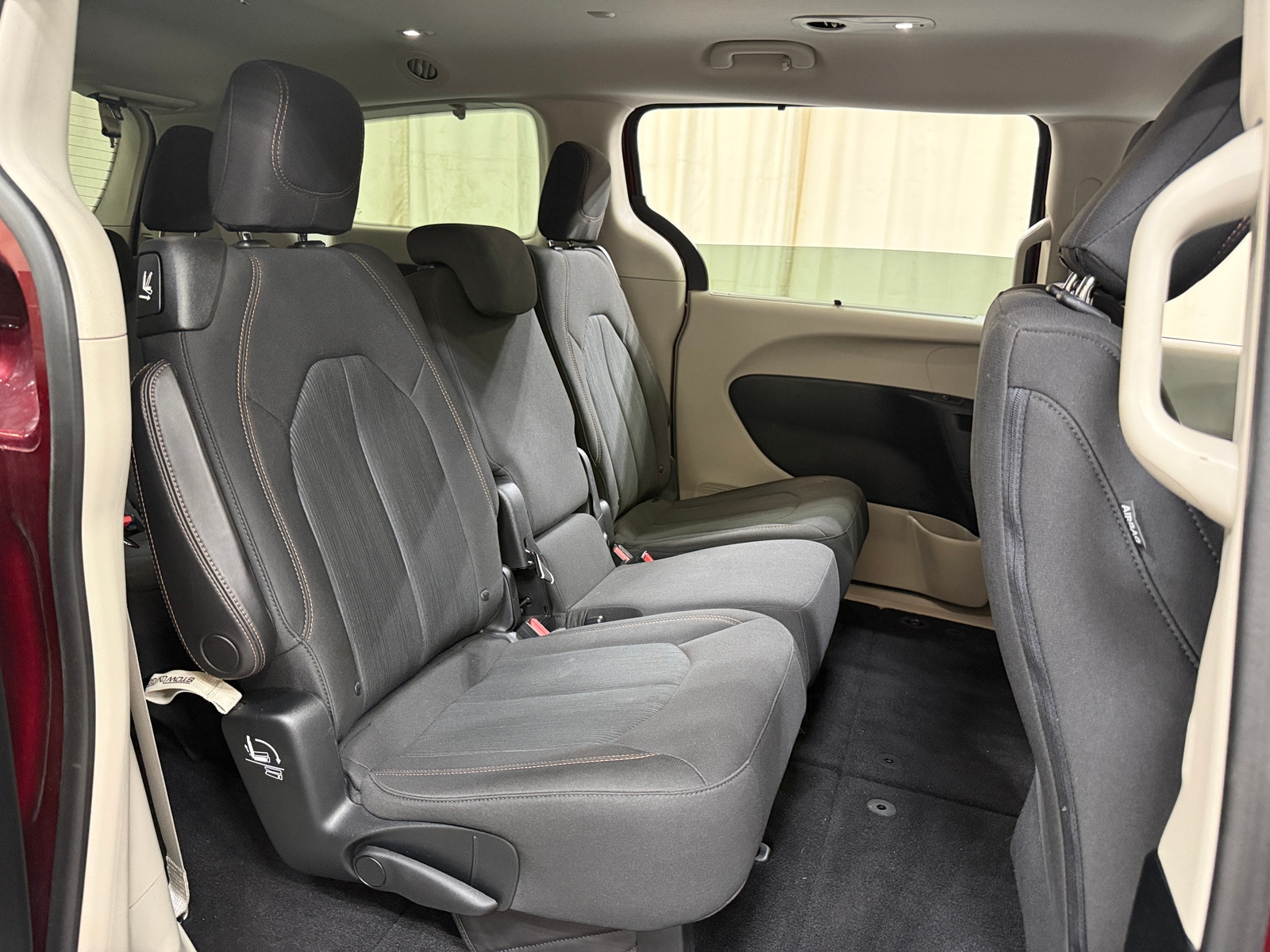 Thumbnail: 2018 Chrysler Pacifica - 6