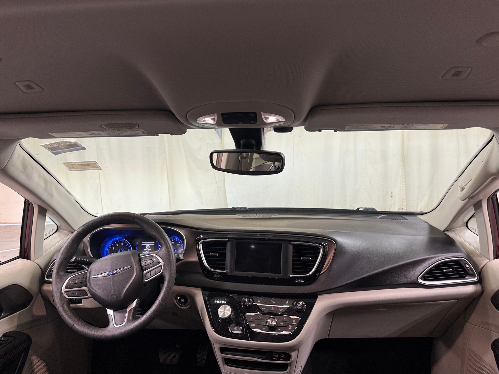 Thumbnail: 2018 Chrysler Pacifica - 3