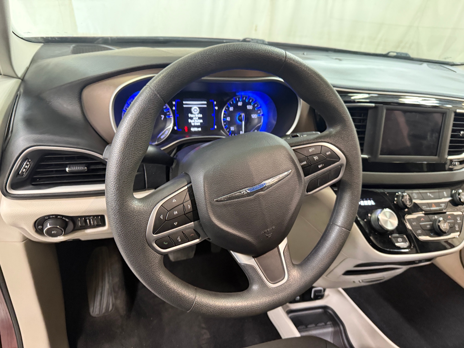 Thumbnail: 2018 Chrysler Pacifica - 5