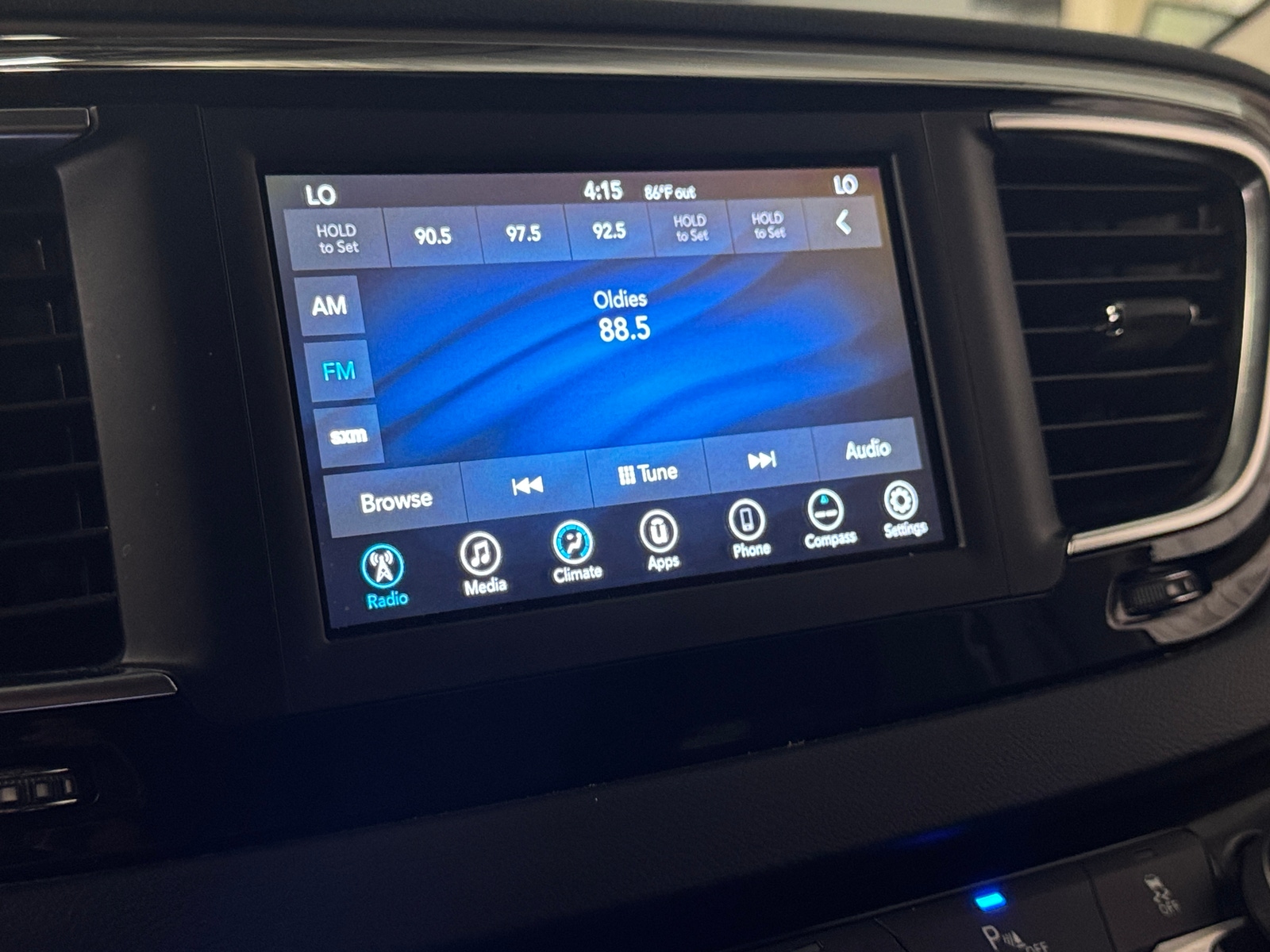 Thumbnail: 2018 Chrysler Pacifica - 4