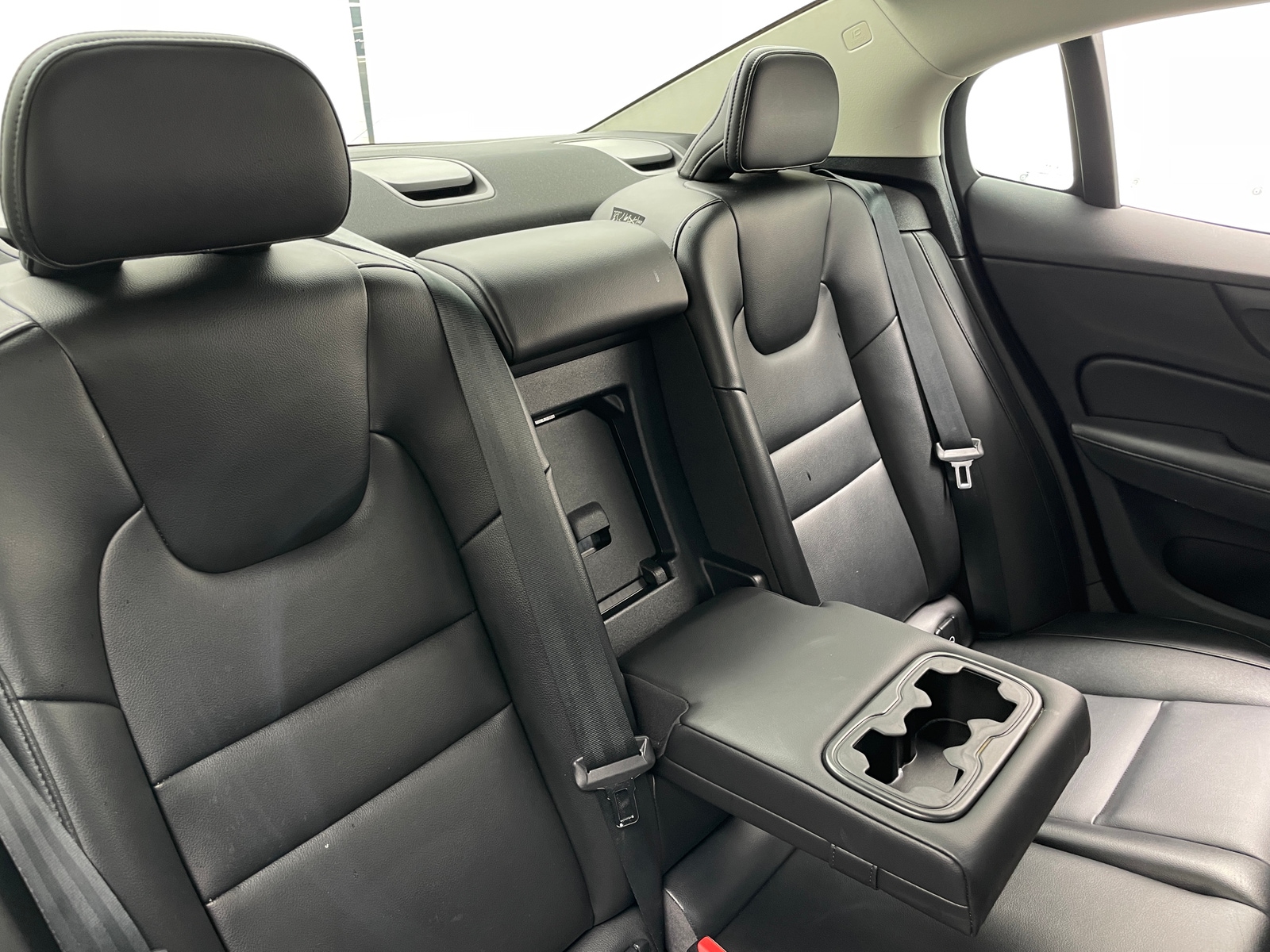 Thumbnail: 2024 Volvo S60 - 5