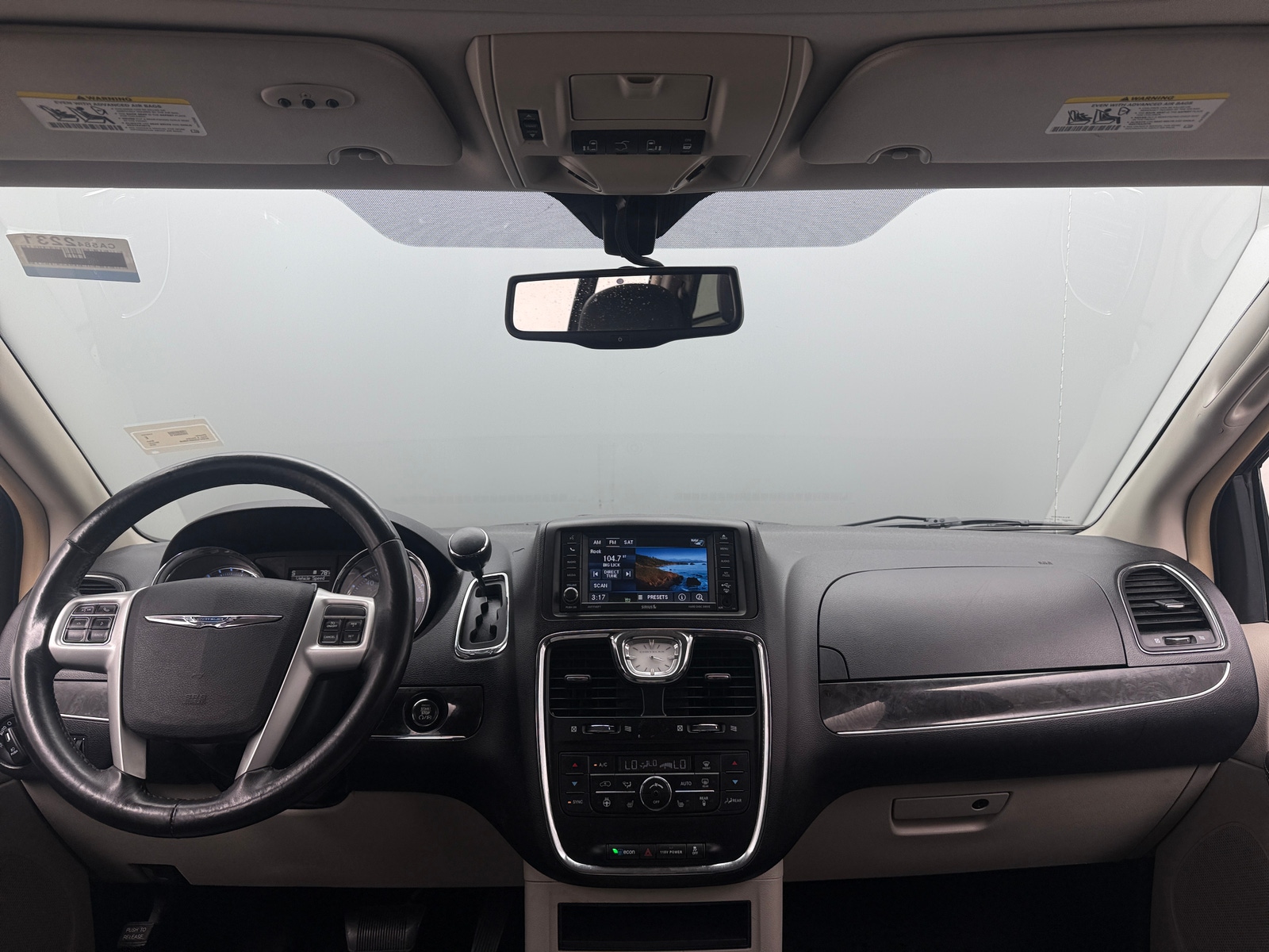 Thumbnail: 2016 Chrysler Town & Country - 2