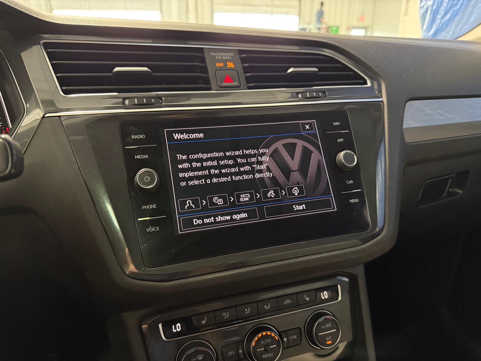 Thumbnail: 2019 Volkswagen Tiguan - 4
