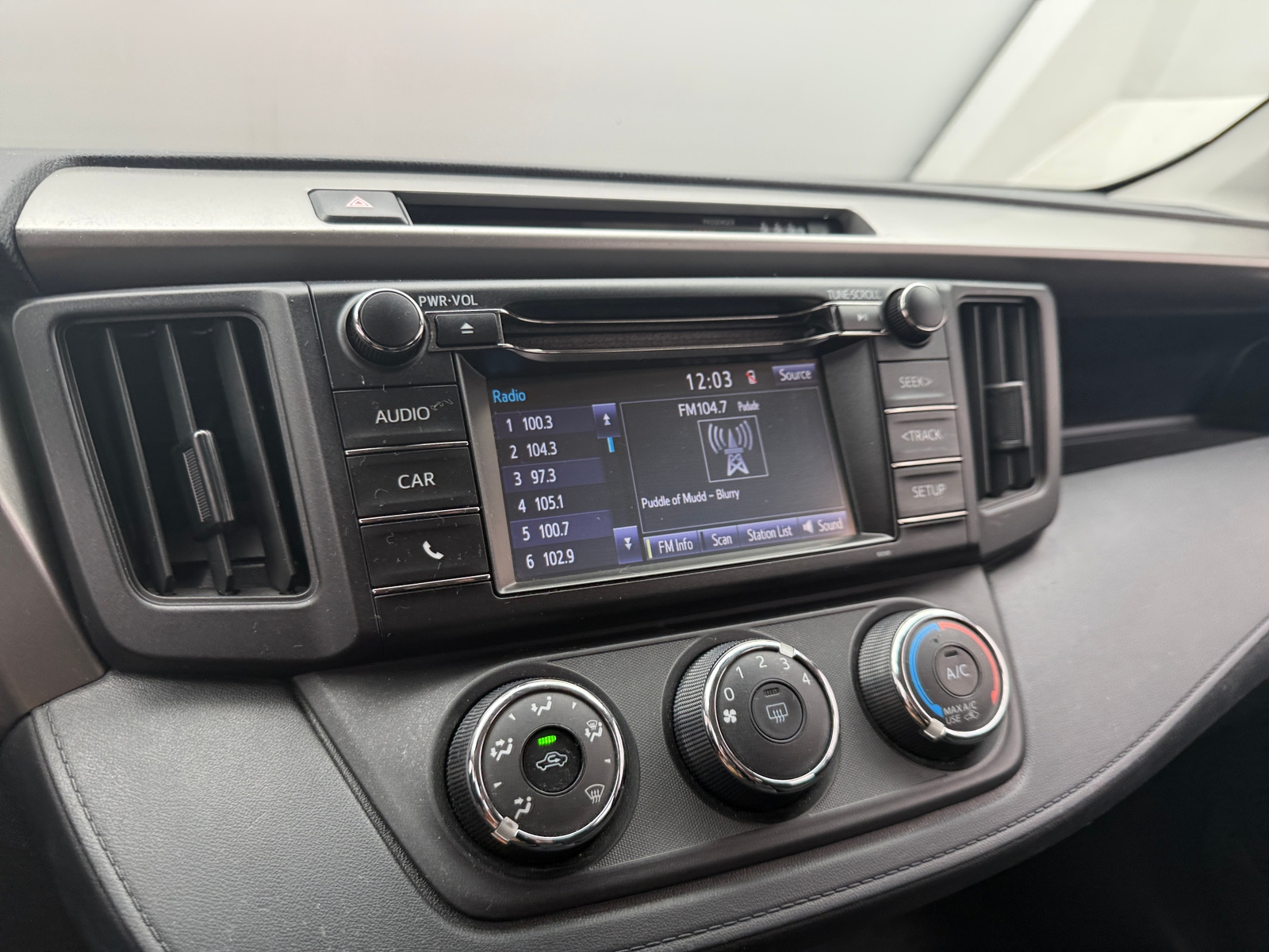 Thumbnail: 2018 Toyota RAV4 - 4