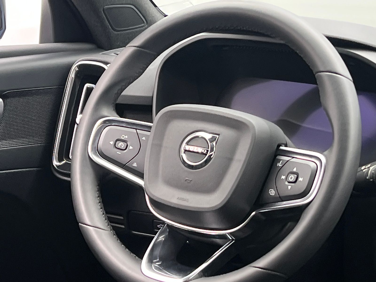 Thumbnail: 2024 Volvo C40 - 4