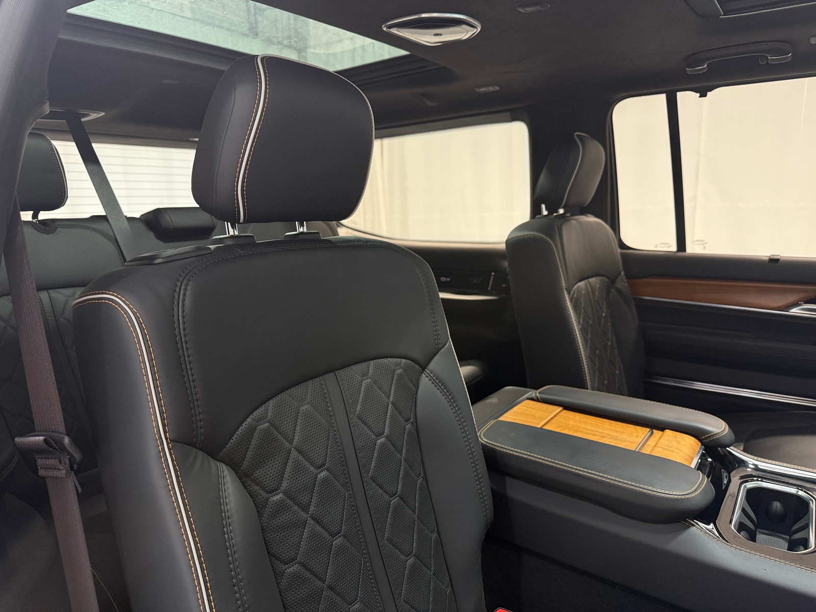 Thumbnail: 2024 Jeep Grand Wagoneer - 5