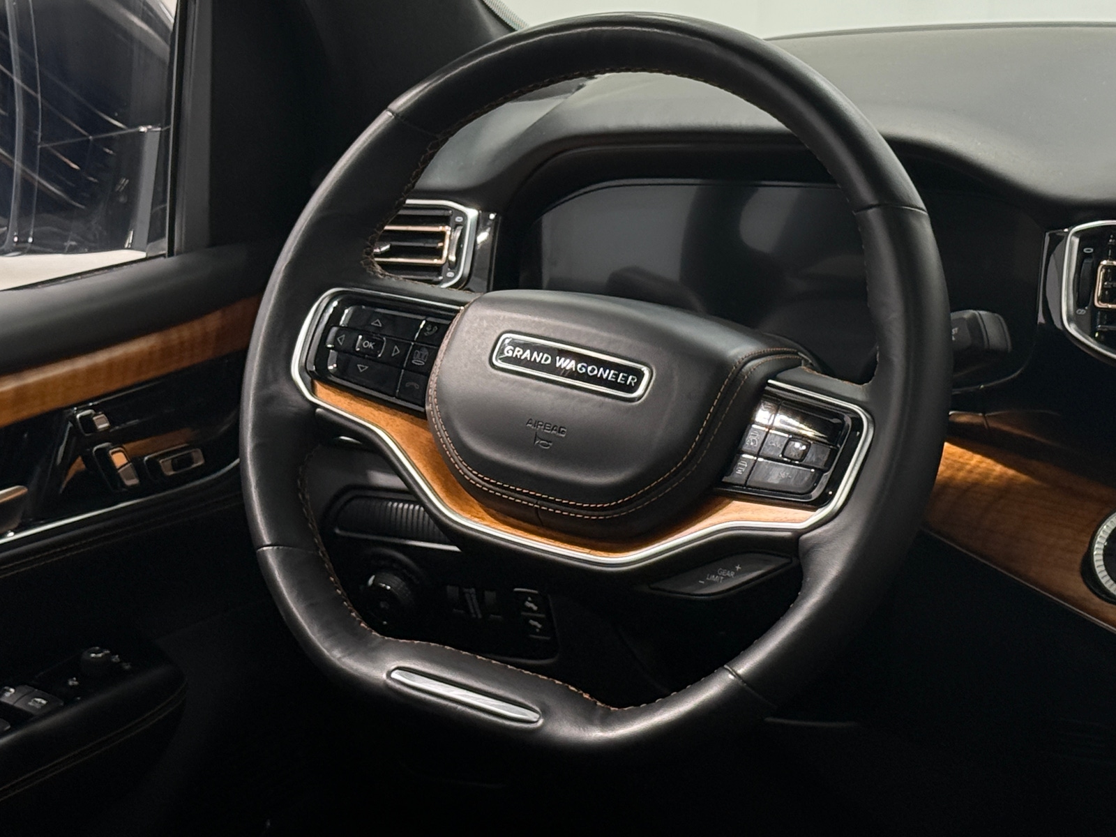 Thumbnail: 2024 Jeep Grand Wagoneer - 4