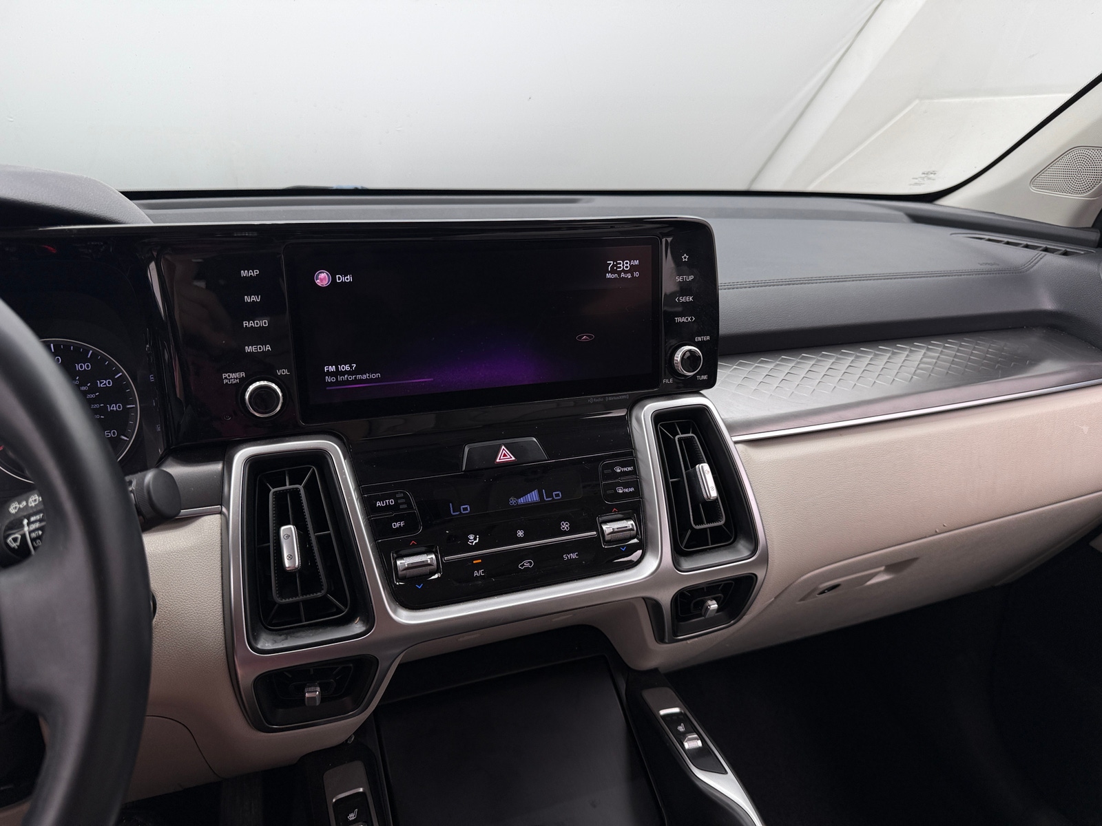Thumbnail: 2022 Kia Sorento - 3