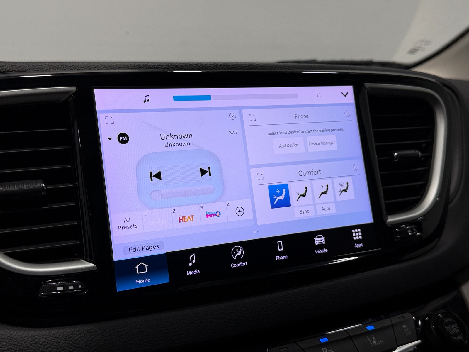 Thumbnail: 2024 Chrysler Pacifica - 3