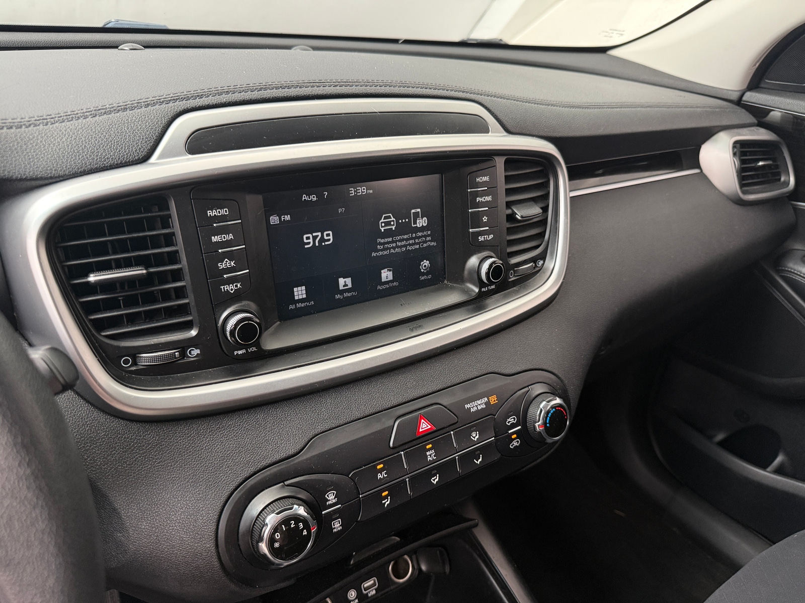 Thumbnail: 2019 Kia Sorento - 4
