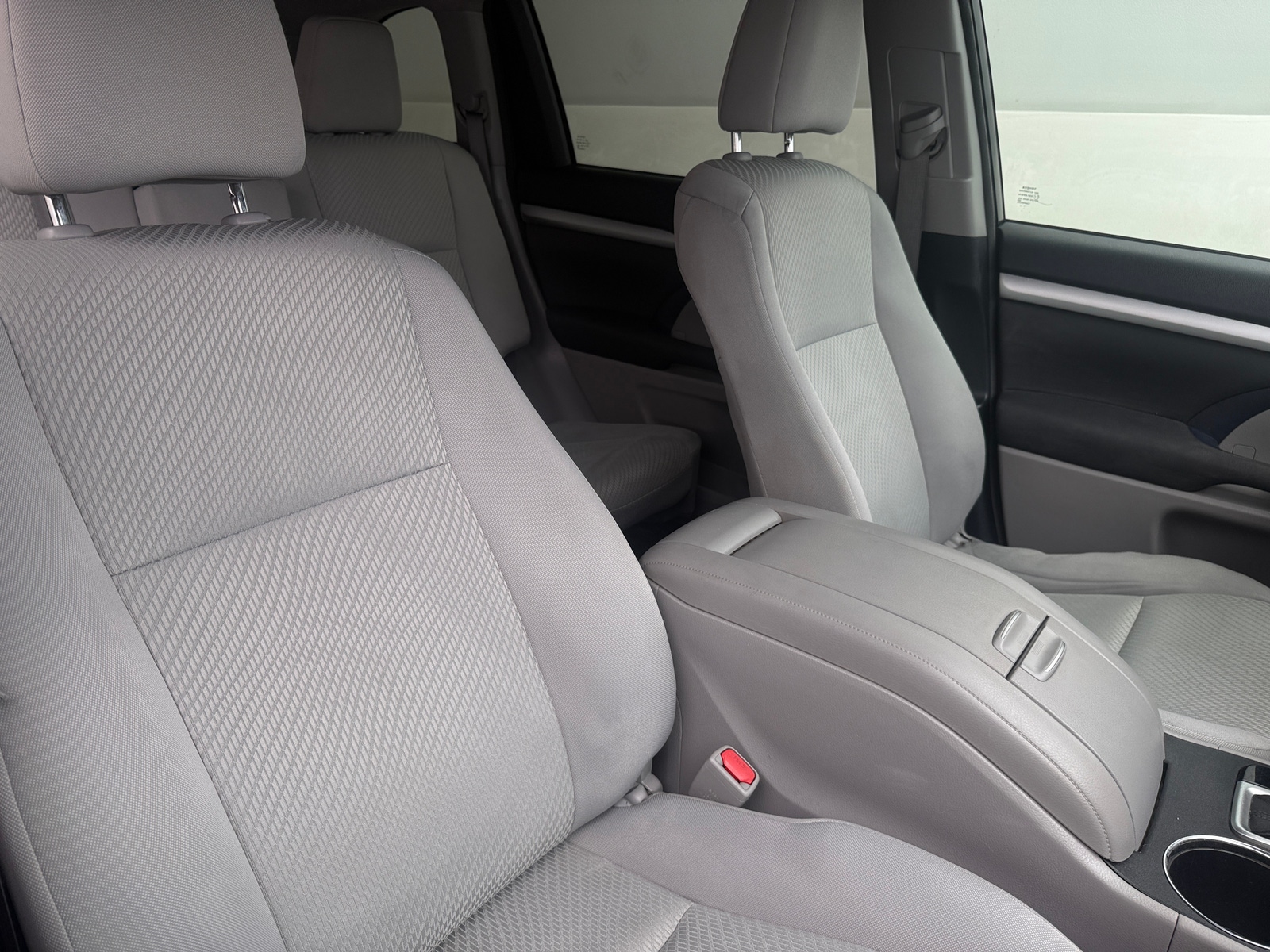 Thumbnail: 2016 Toyota Highlander - 2